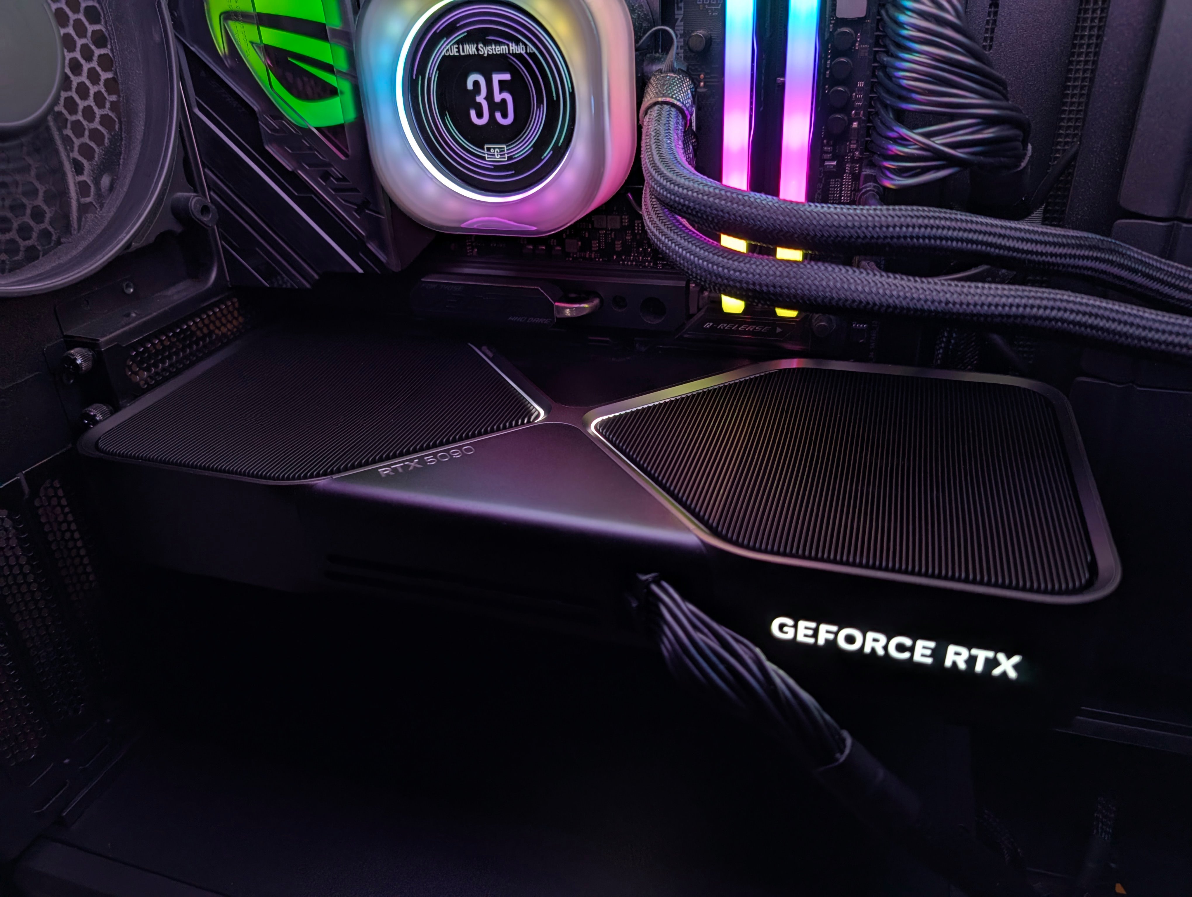 La GeForce RTX 5090 FE © Colin Golberg