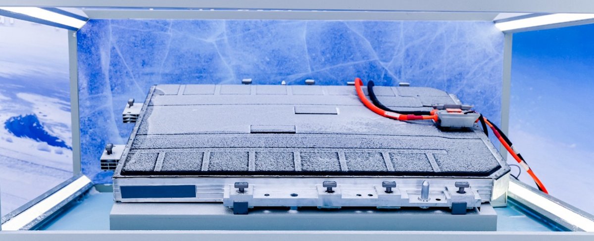 La batterie Naxtra de CATL délivre presque trois fois plus de puissance de décharge qu'une LFP équivalente à -30 °C, avec une alimentation stable jusqu'à -50 °C, et plus de 90 % de capacité conservée à -40 °C - Capture d'écran ©Mélina Loupia / CATL pour Clubic