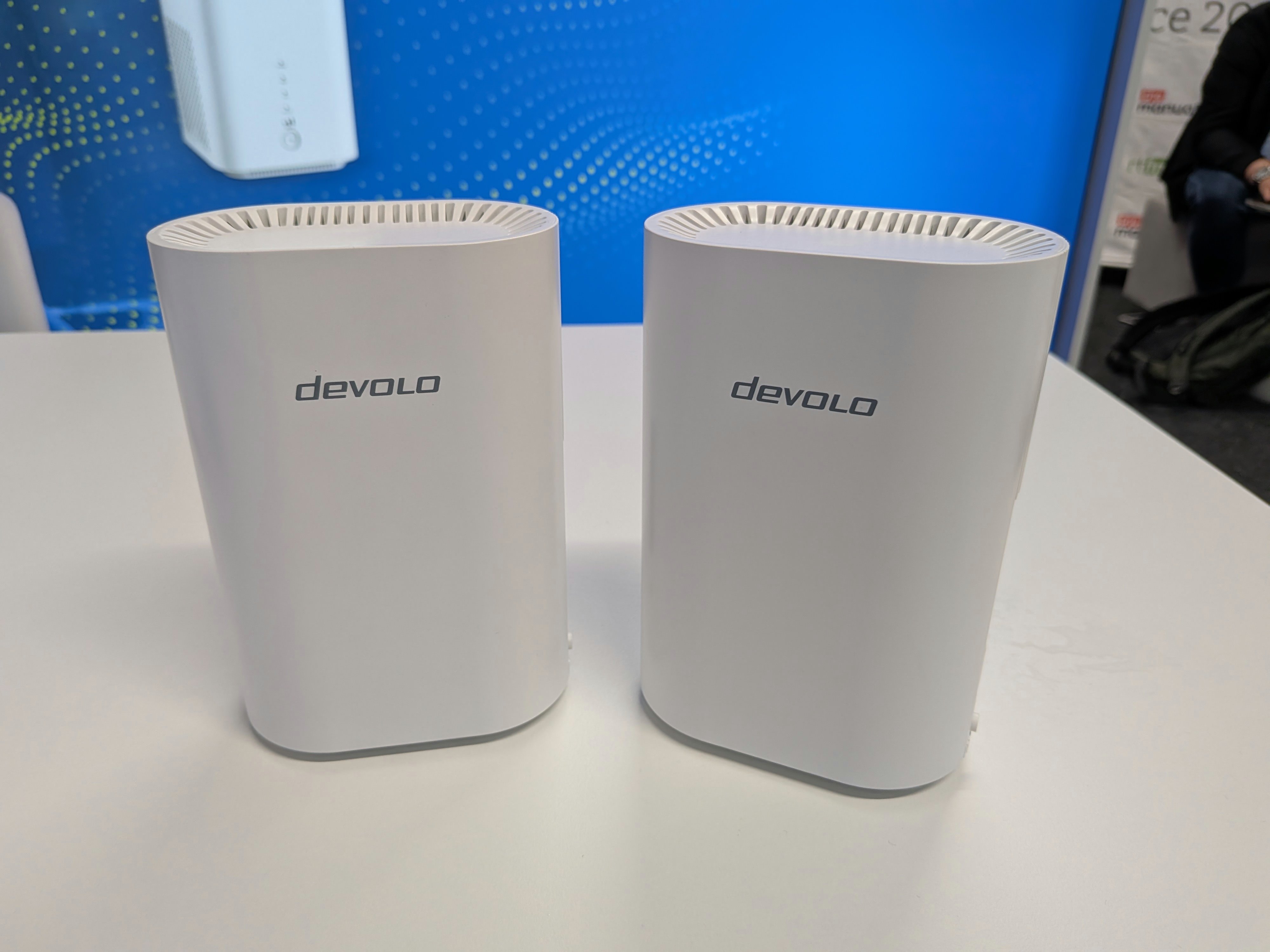 Les Dupont du Wi-Fi 7 côte à côte. ©Nicolas Guyot pour Clubic