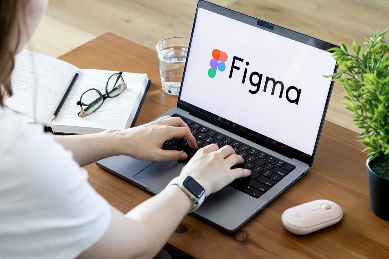 Figma a perdu 8,8 % en Bourse après l'annonce de la refonte de Stitch - ©aileenchik / Shutterstock