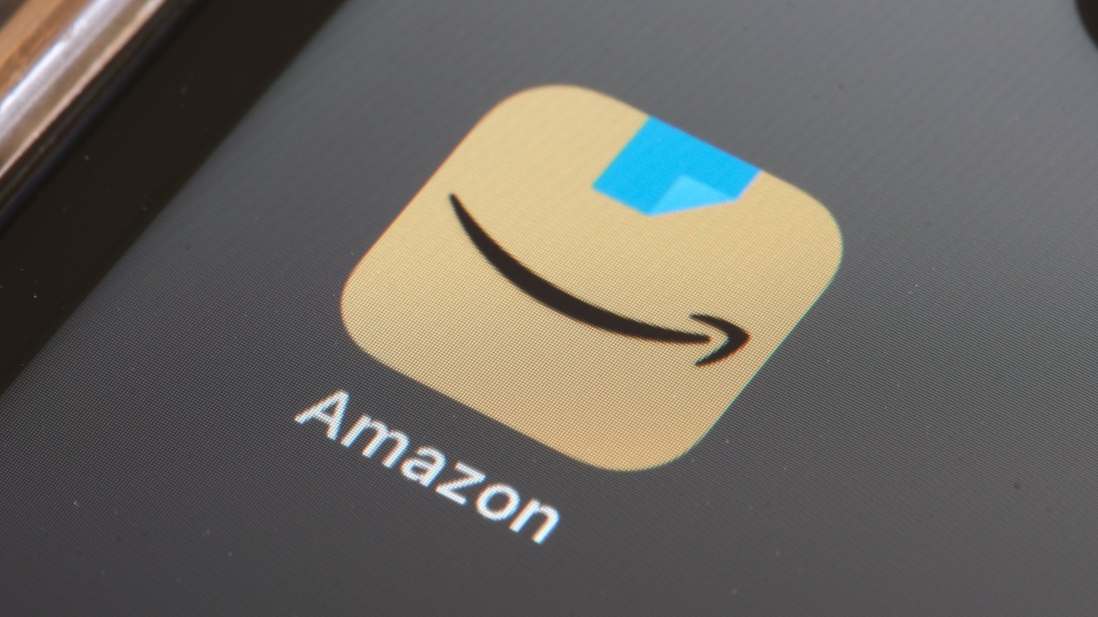 Plus besoin de regarder toutes les 10 minutes l'app Amazon avec iOS 27 ©Shutterstock.com