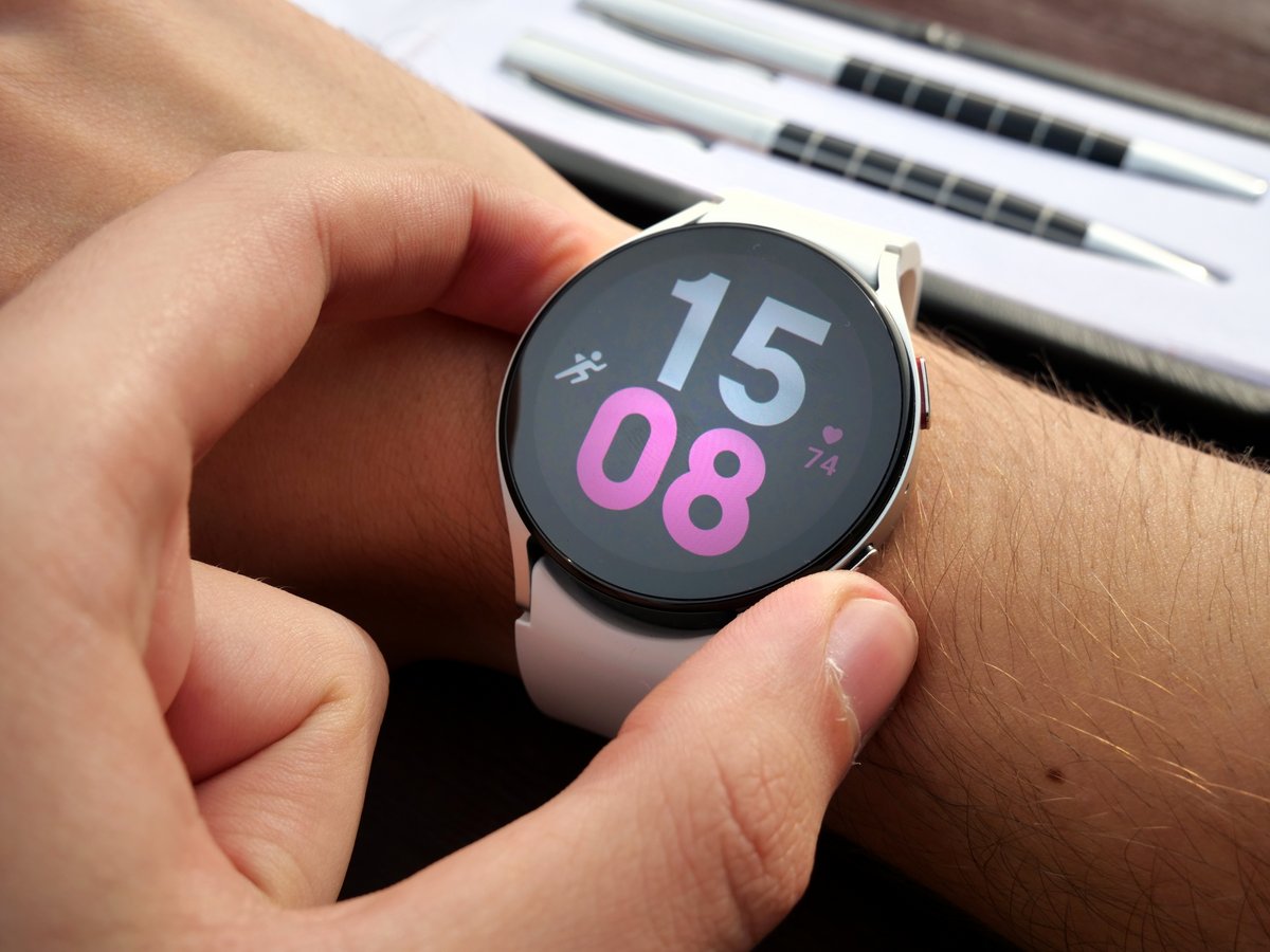 Une Samsung Galaxy Watch © AronX / Shutterstock.com