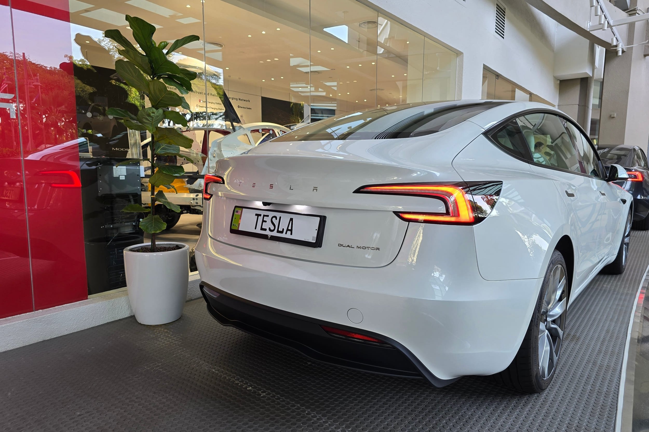 Vendre sa Tesla en LOA sans rembourser ses dettes est une bien mauvaise idée. © TY Lim / Shutterstock