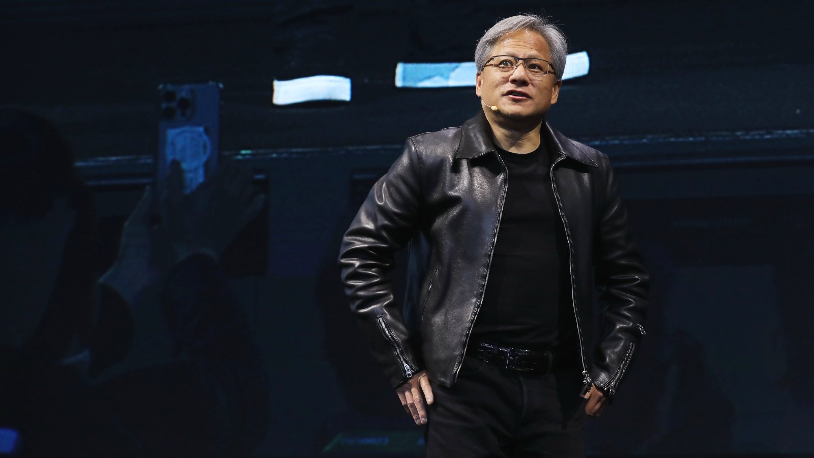 « Les interactions de Jensen avec Mme Huang ne sont ni inhabituelles ni inattendues. Les rencontres avec les clients font partie du travail d'un PDG, et Jensen échange chaque année avec des milliers de dirigeants de clients », a réagi John Rizzo, porte-parole de NVIDIA - ©glen photo / Shutterstock