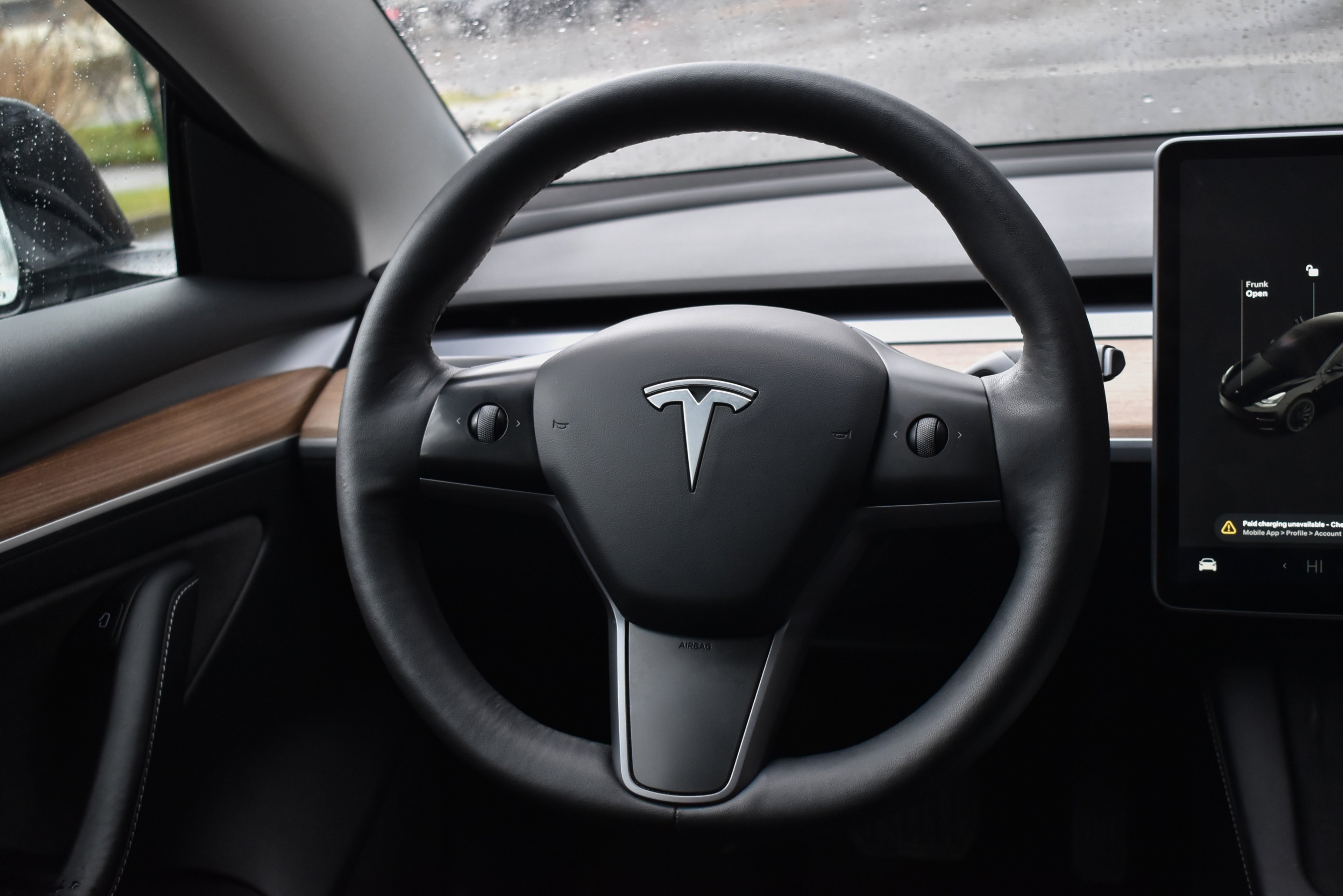 Vous voulez tester la conduite autonome de Tesla ? C'est possible, durant tout le mois de décembre, dans 10 villes françaises. © Florenc.Elezi / Shutterstock