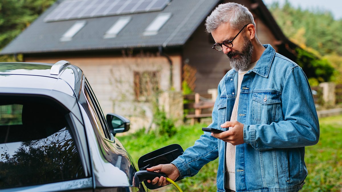 Votre voiture électrique a besoin d'une assurance couvrant les risques d'incendies ©Shutterstock