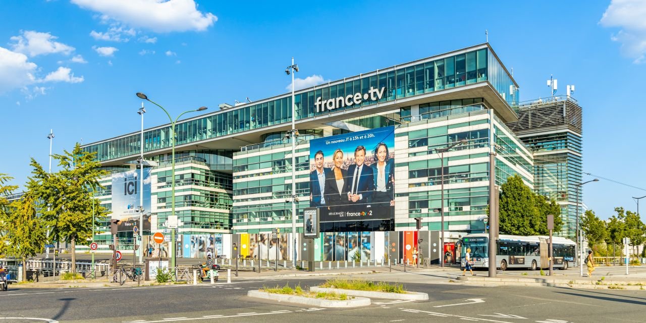 Ecran noir sur les directs de France Télévisions ce samedi de canicule - ©JeanLucIchard / Shutterstock