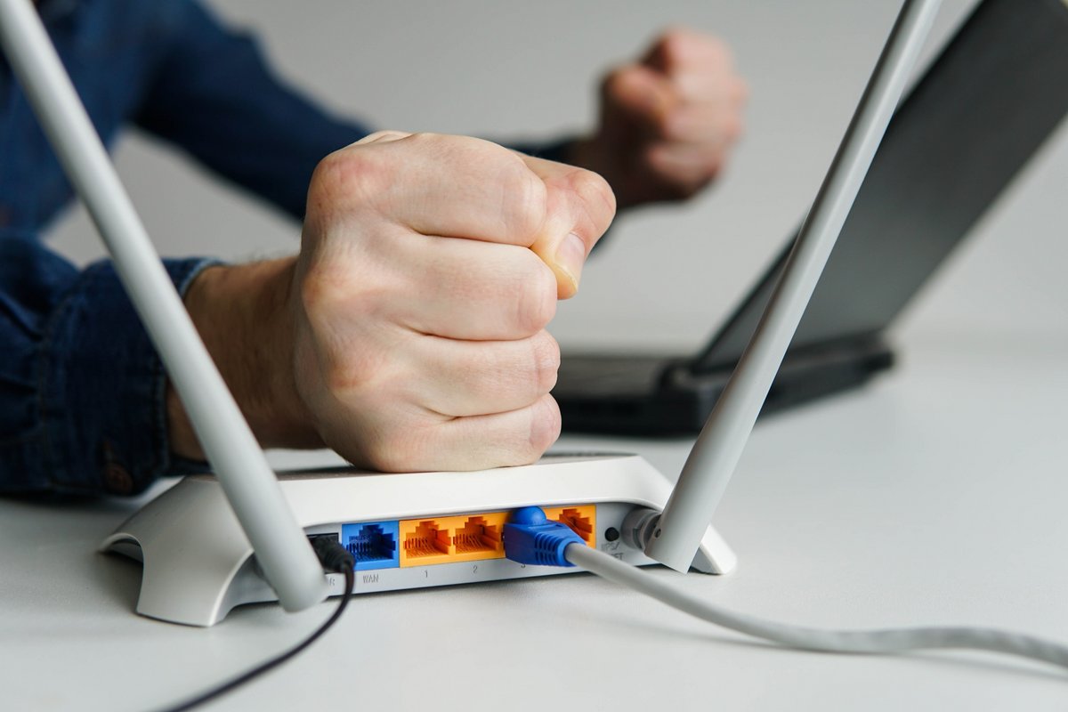 Un réseau capricieux, une route sous-optimale, et vos parties de Battlefield 6 se transforment en parcours du combattant. © Gleb Usovich / Shutterstock