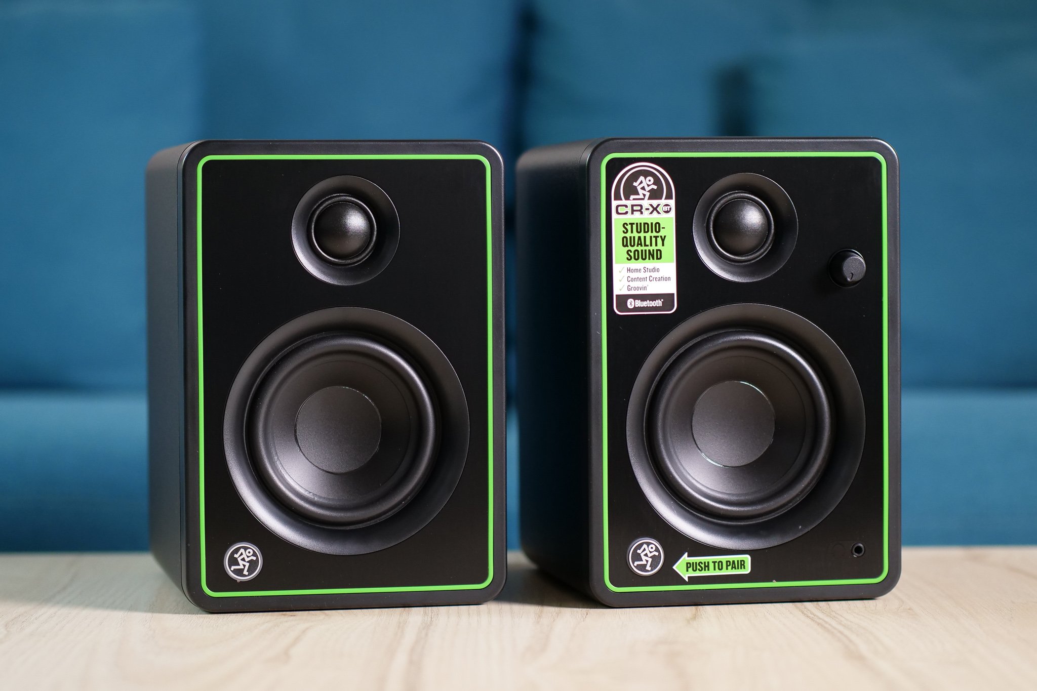 Mackie CR4-XBT face avant