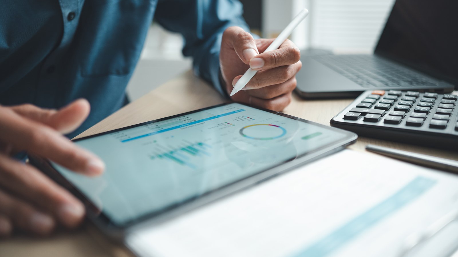 Les tableurs suffisent pour démarrer, mais un logiciel de comptabilité devient vite utile lorsque les opérations et les obligations se multiplient - © Shutterstock