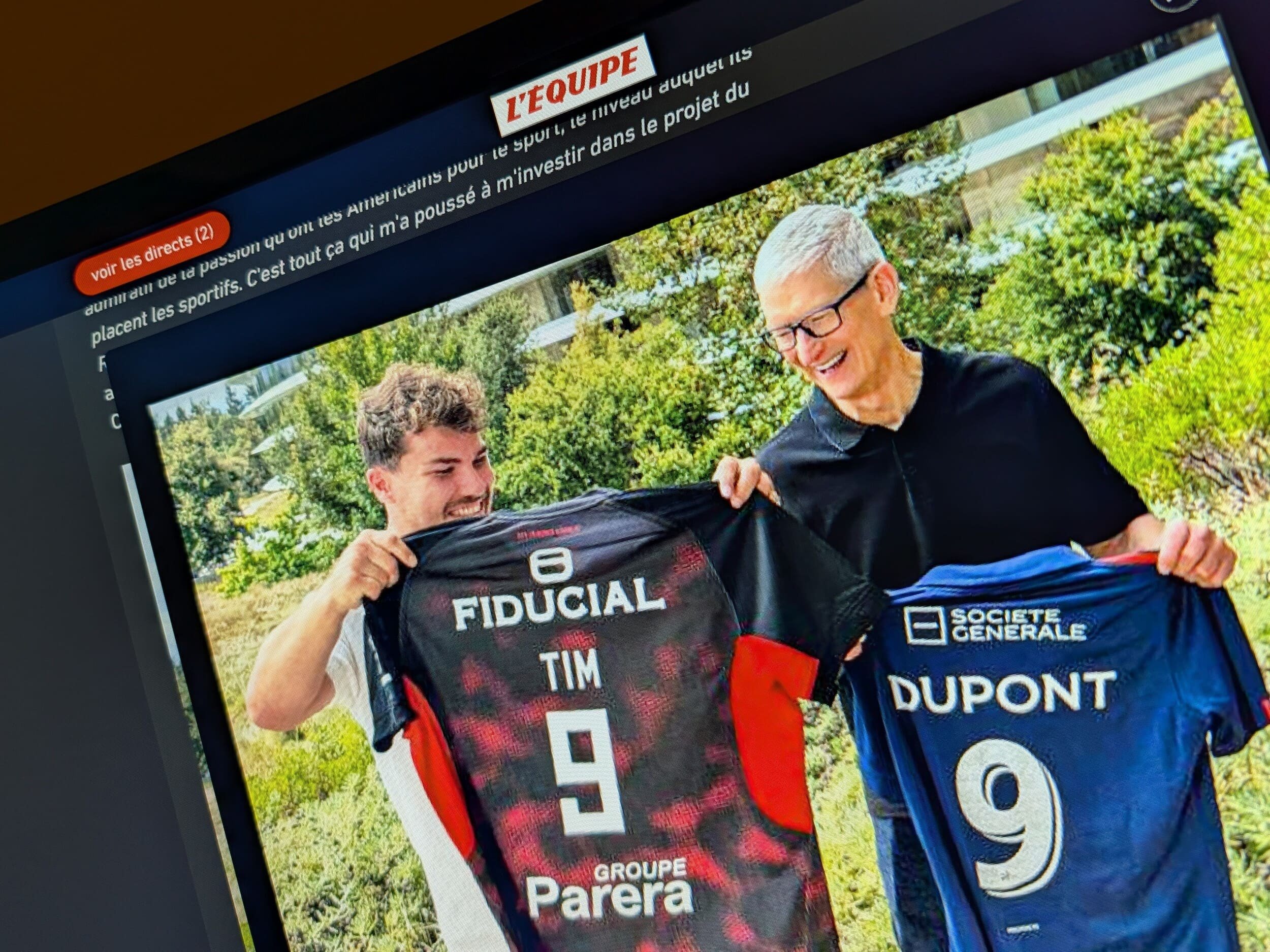 La rencontre entre Antoine Dupont et Tom Cook © Capture d'écran Clubic du site l'Equipe