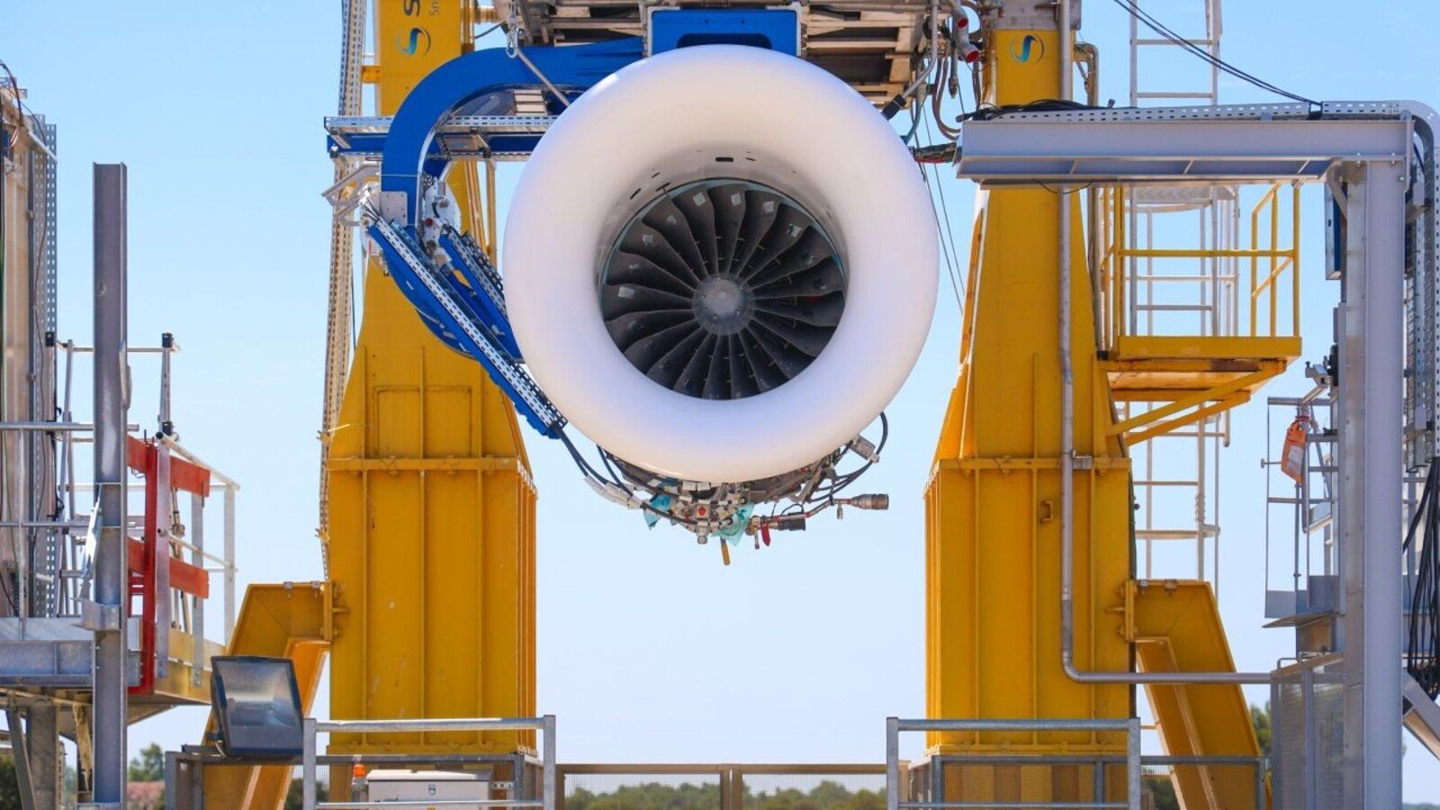 Le démonstrateur Phileas, installé sur son banc d'essais à l'air libre du site Safran Aircraft Engines à Istres. © Safran