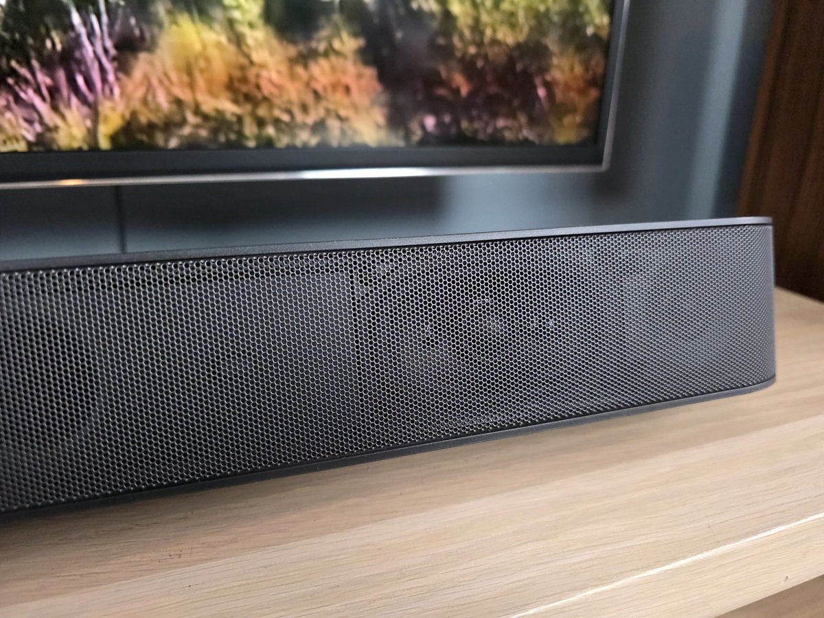 Sobre et compacte, la barre de son peut s'intégrer partout © Guillaume Fourcadier pour Clubic