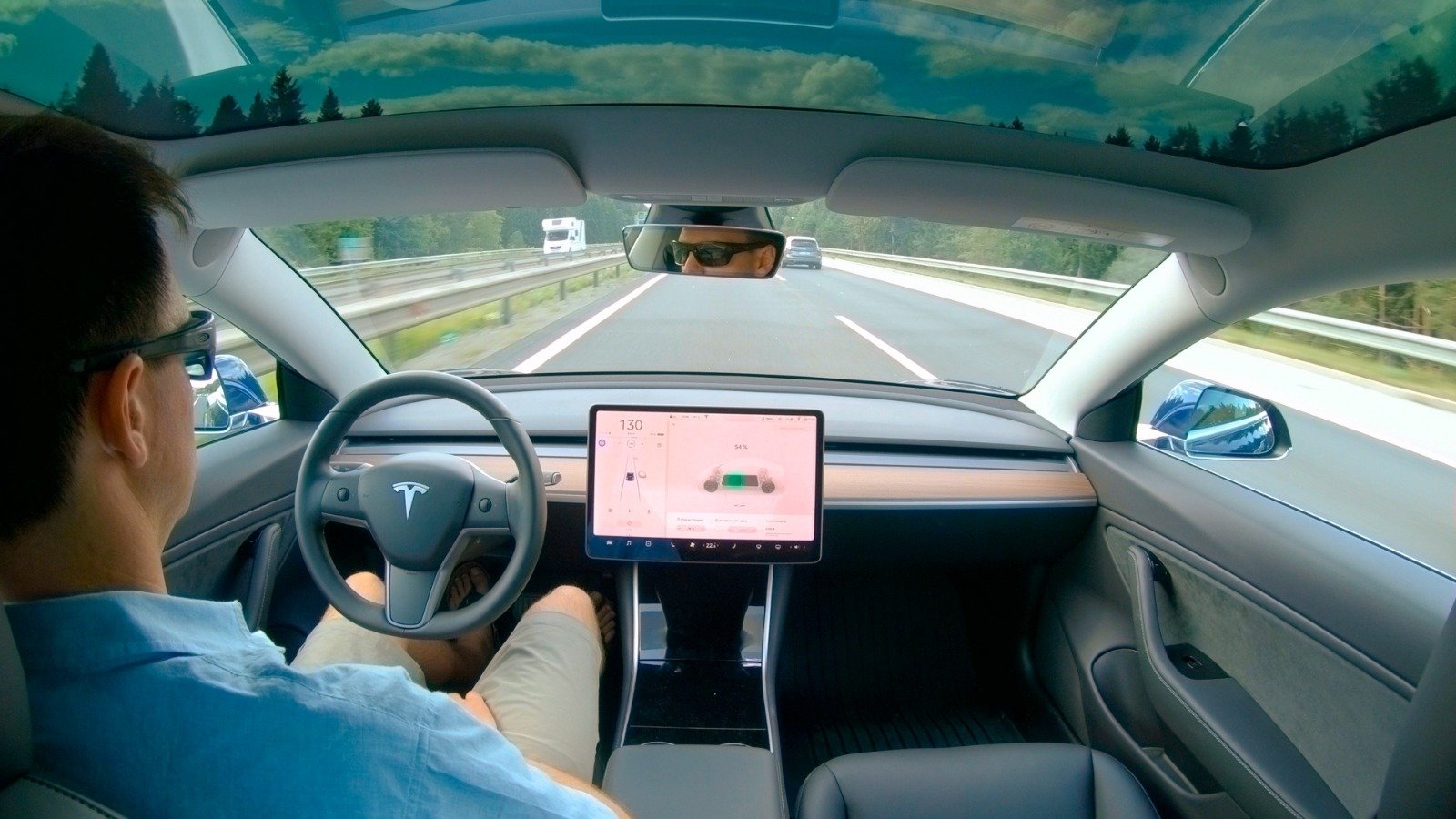 Tesla repousse encore l’arrivée de son FSD dans l’Union européenne - ©Flystock / Shutterstock