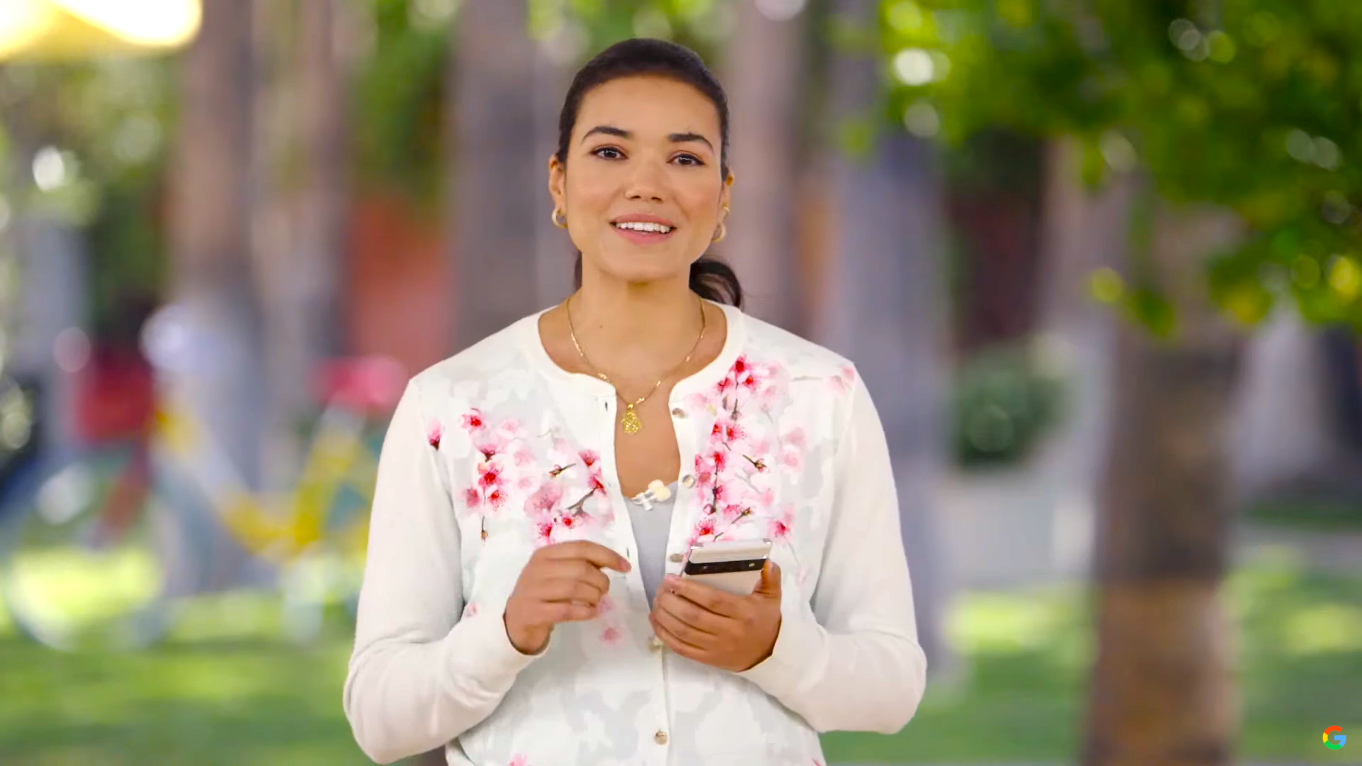 Dounia Berrada, Ingénieure logiciel senior chez Google, a présenté une fonctionnalité de traduction bluffante © Capture d'écran par Clubic du Google Search On
