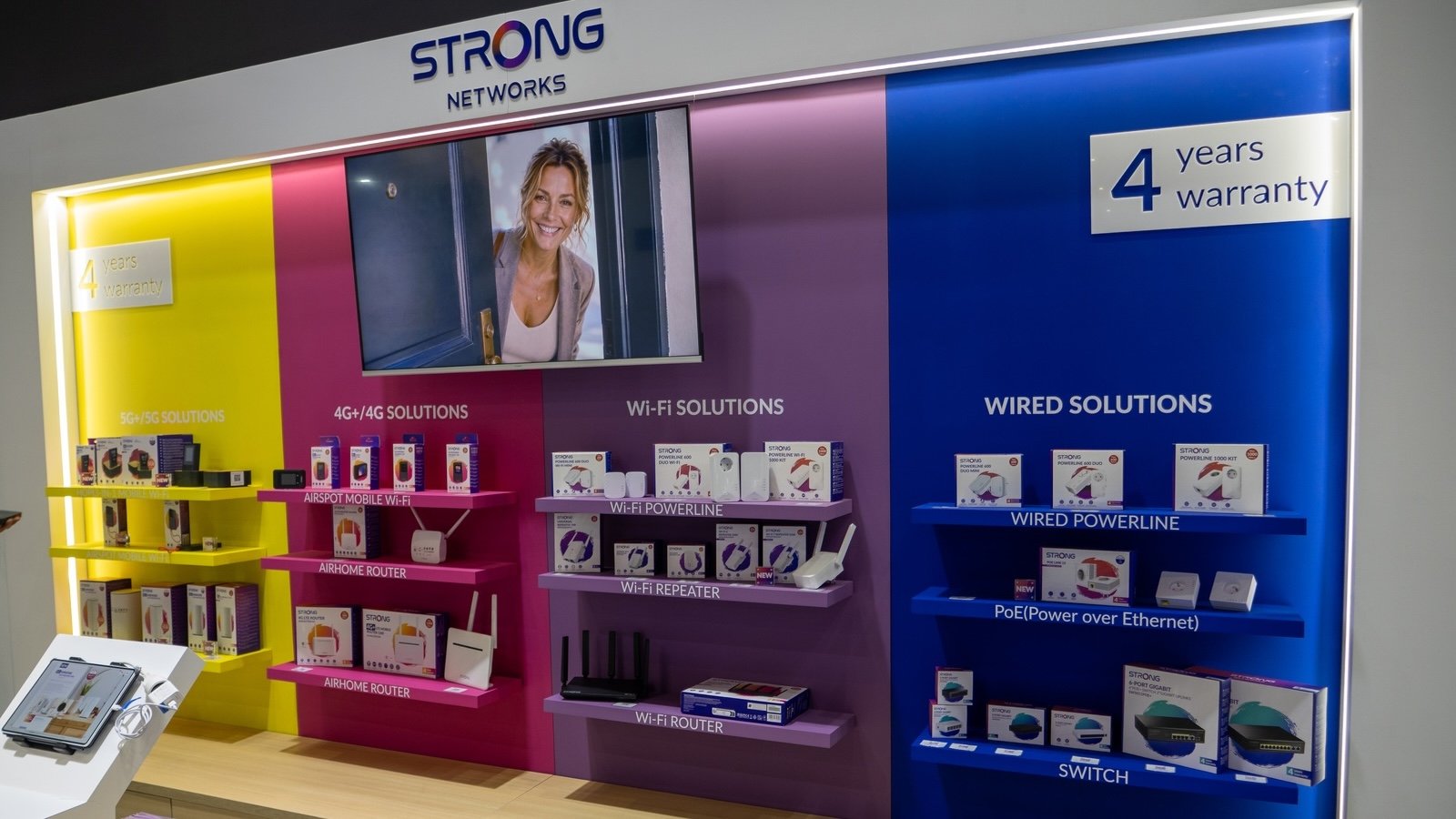 Solutions réseau ou multimédia, Strong a présenté un flot de nouveautés. ©Hop'N World