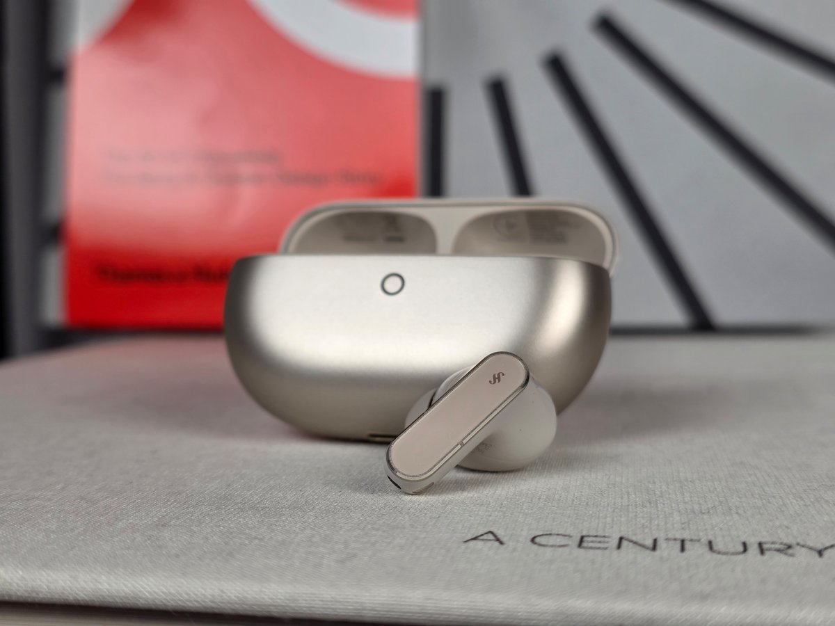 Arrondis, compacts, les FreeBuds Pro 5 sont passe-partout © Guillaume Fourcadier pour Clubic