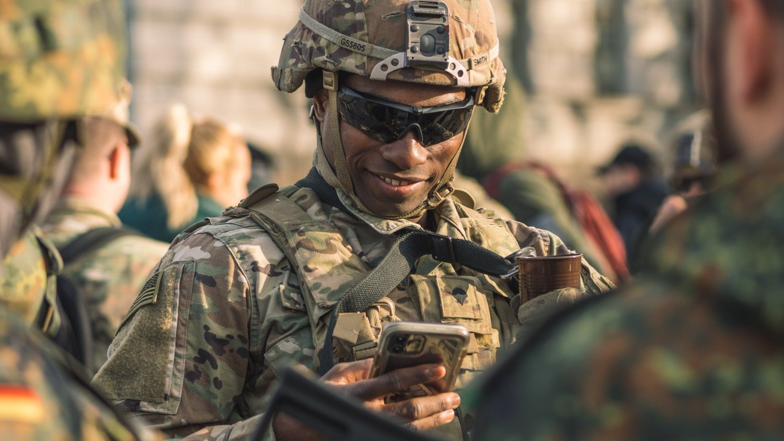 Le smartphone, véritable cheval de Troie pour les armées du monde entier ? ©Michele Ursi x Shutterstock