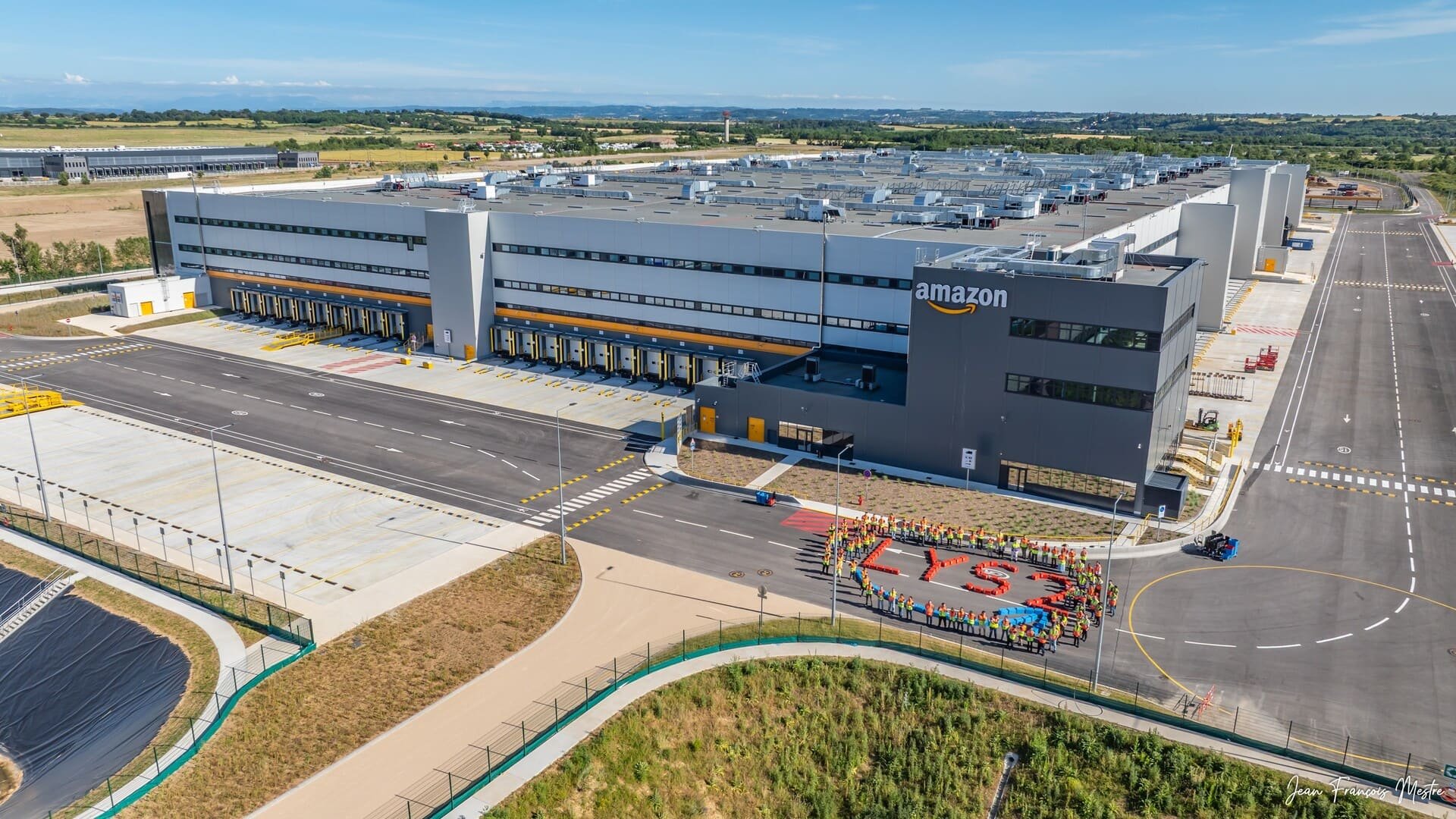 Le nouveau centre Amazon vu des airs. © Jean-François Mestre / Amazon