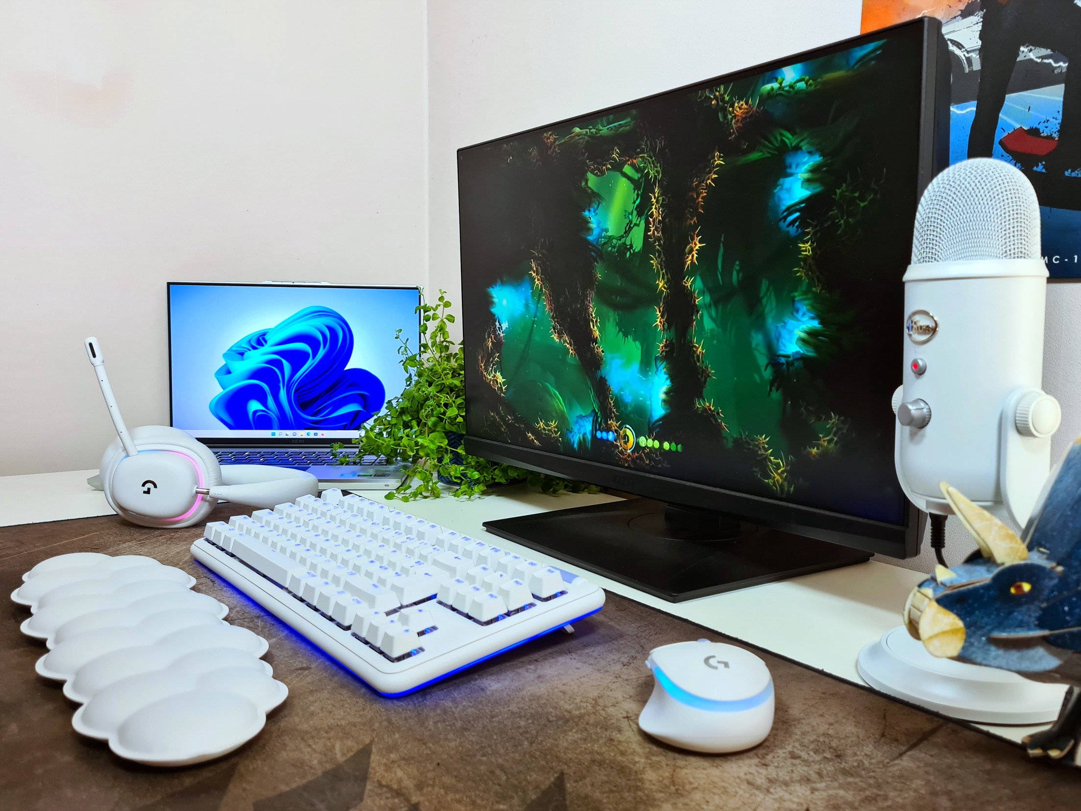 La gamme Aurora au complet. Notez qu'elle peut être personnalisée avec différents coloris (moyennant un panier plus coûteux). Le microphone Blue Yeti s'offre quand à lui de nouveaux coloris pour l'occasion. © Matthieu Legouge pour Clubic