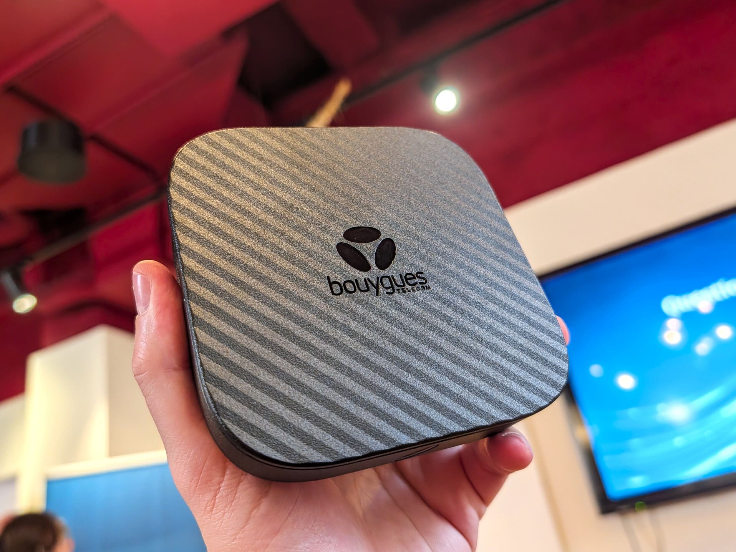 Bouygues Telecom dévoile un décodeur TV prometteur, teinté d'IA. © Alexandre Boero / Clubic