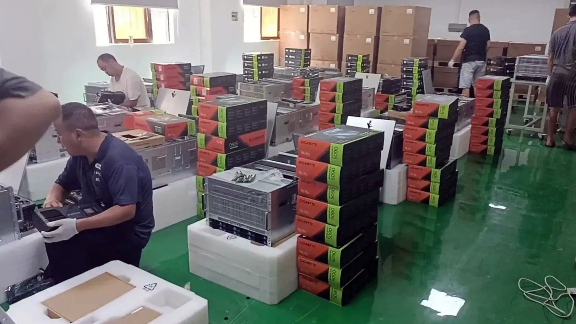 Les stocks de GeForce RTX 5090 à destination des joueurs se raréfient et les prix montent. © VideoCardz