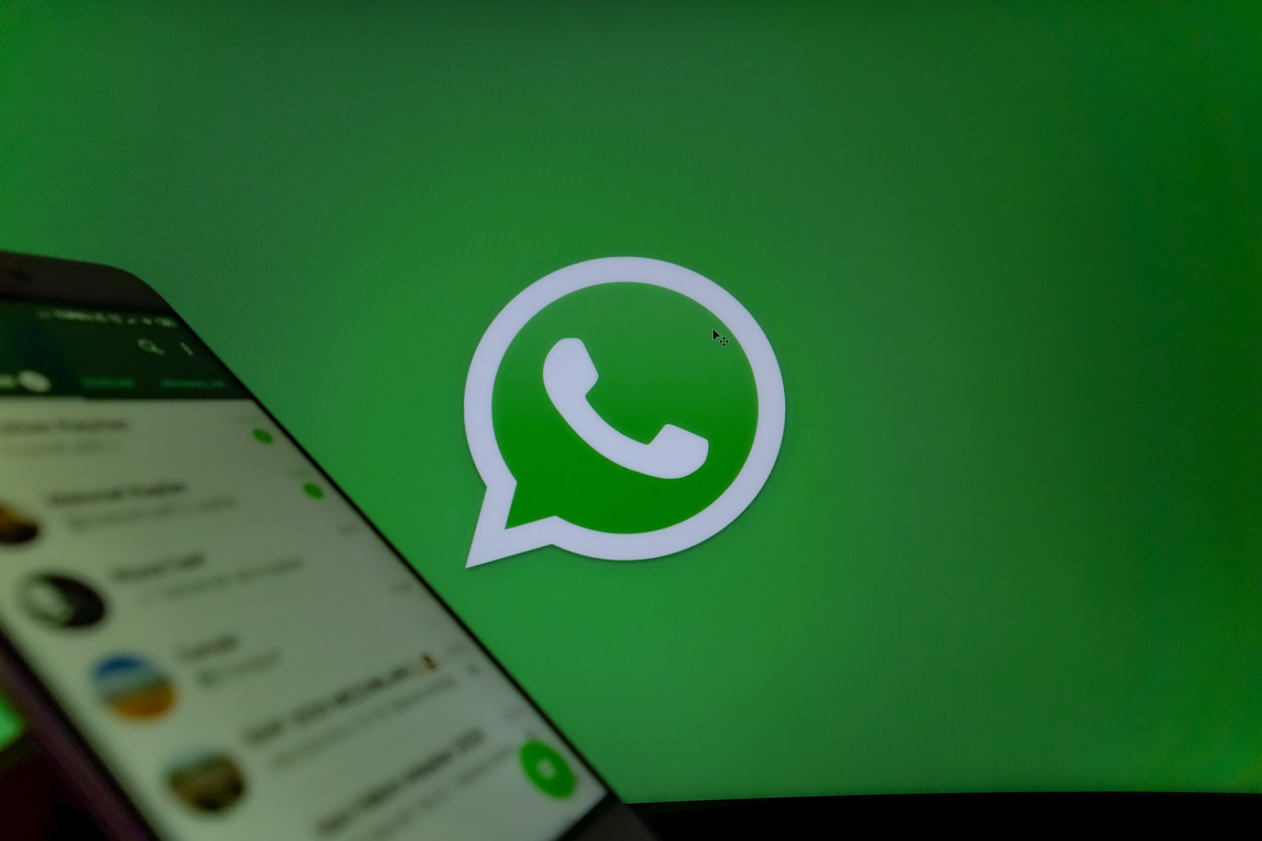 WhatsApp continue d'ignorer une vulnérabilité majeure qui permet de suivre discrètement l'activité de ses utilisateurs. © Shutterstock