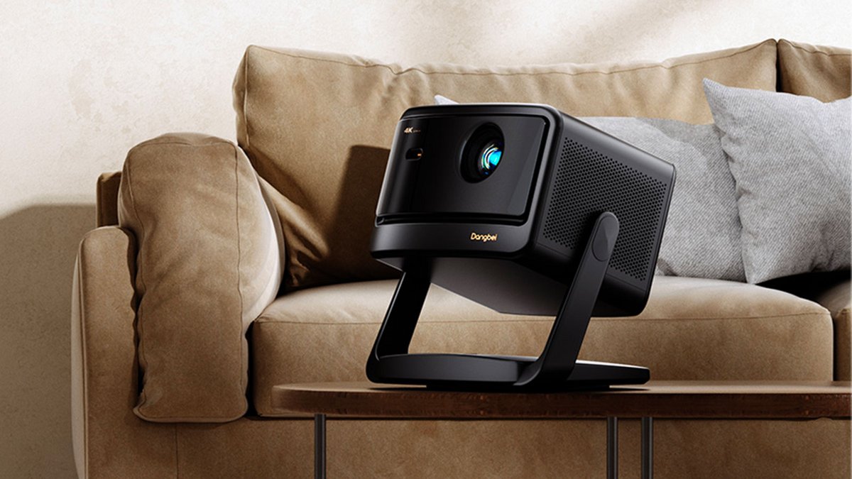 Le DBOX02 Pro diffuse en 4K HDR10+ jusqu’à 300”, avec un son Dolby puissant et un design compact facile à intégrer. ©Dangbei