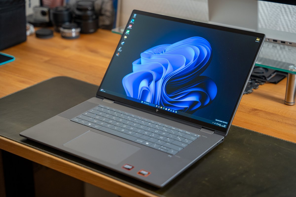 L'OmniBook X16 Flip est un grand modèle convertible aux lignes élégantes. © Nathan Le Gohlisse pour Clubic