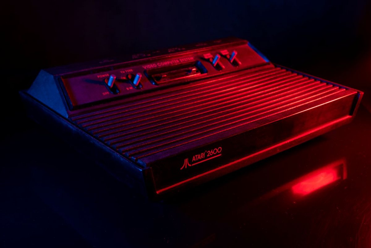 On se demande bien de quoi a eu peur Gemini, lorsqu'on lui a proposé de jouer aux échecs contre l'Atari 2600 - © Milton Buzon / Shutterstock
