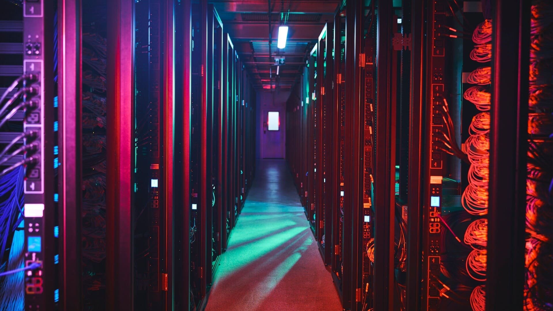 Dans l'une des allées d'un data center du groupe Iliad. © Alexis_Anice / Iliad