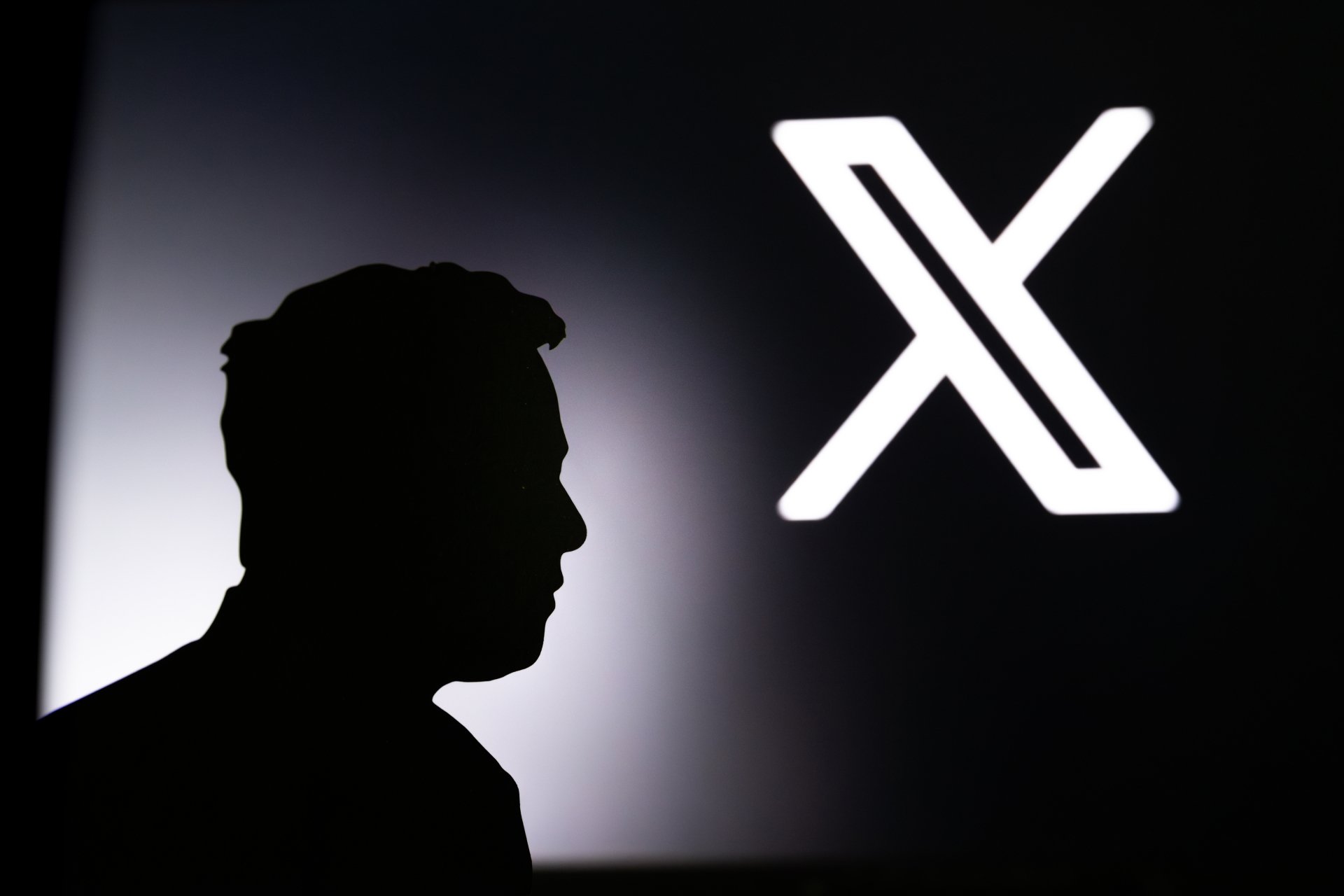 Cela n'est pas la première fois qu'Elon Musk et X.com modifient les règles de monétisation des revenus des créateurs de contenus sur X.com - ©Hamara / Shutterstock