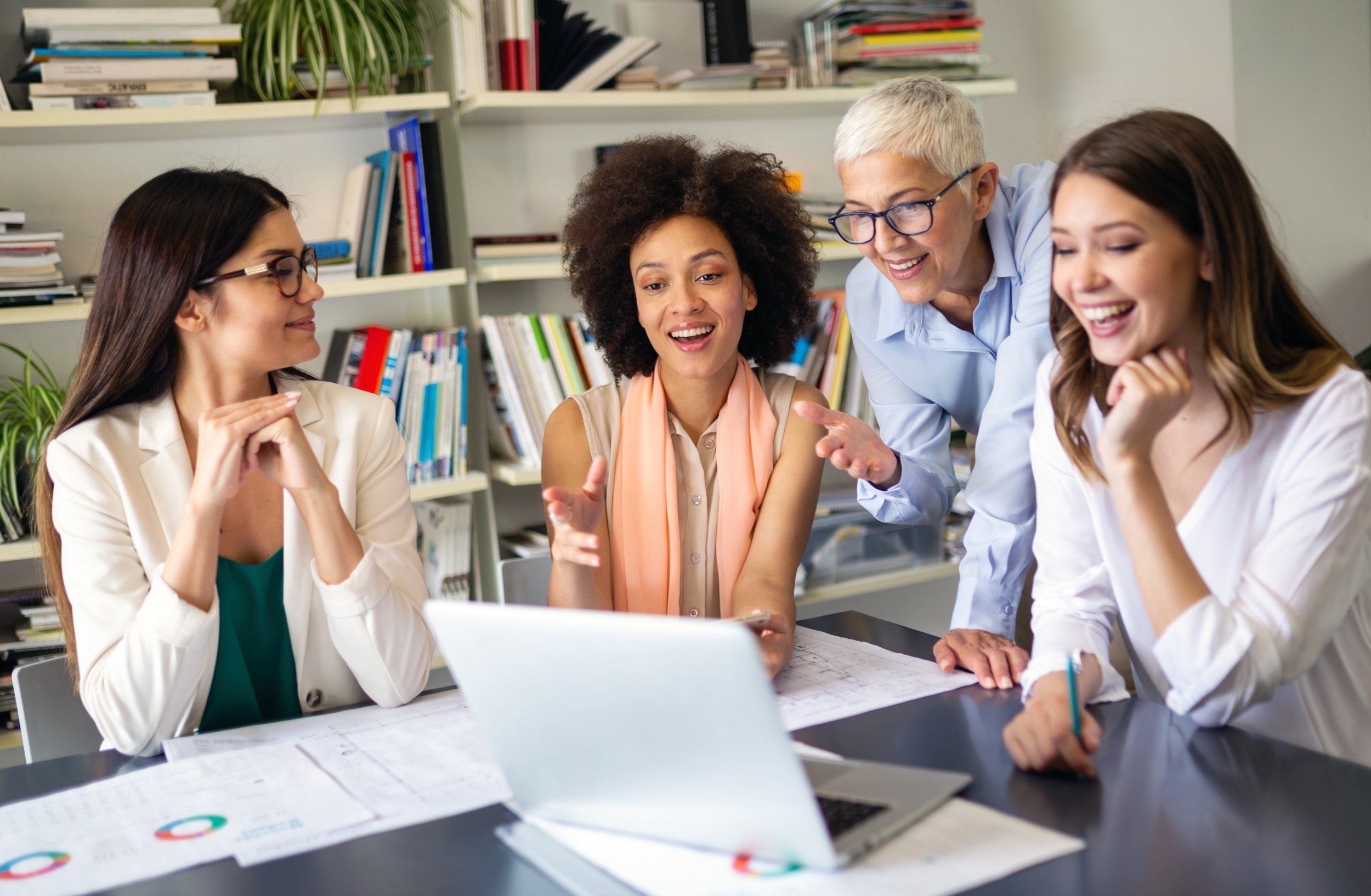 Être une femme dans la tech en 2025 : elles prennent la parole sur Clubic. ©NDAB Creativity / Shutterstock