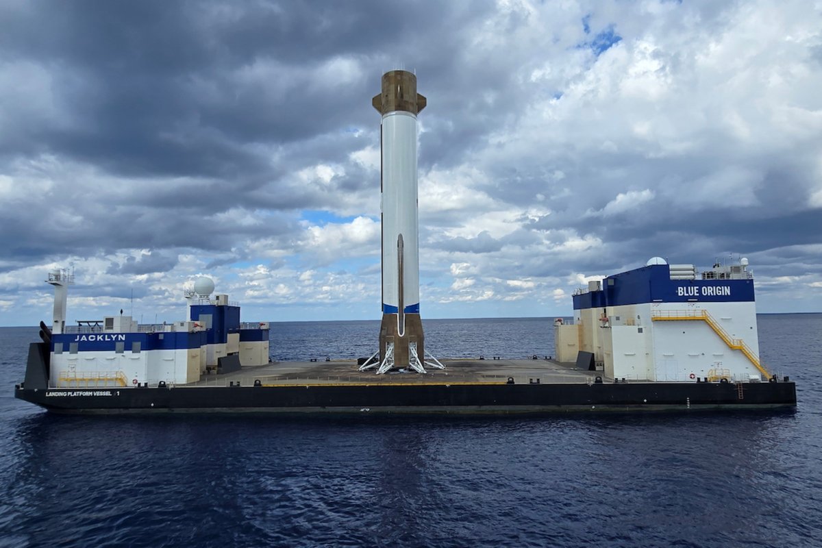 Le premier étage de New Glenn sur la barge Jacklyn. ©Blue Origin