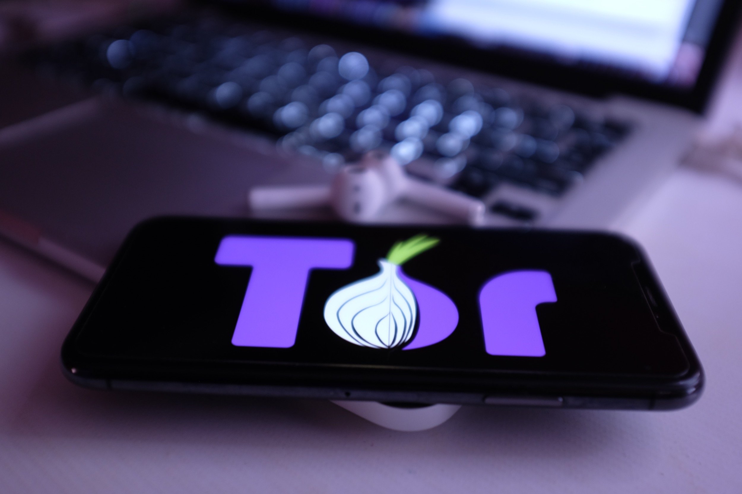 Tor entame une refonte de son chiffrement historique pour encore mieux protéger votre anonymat. © DANIEL CONSTANTE / Shutterstock
