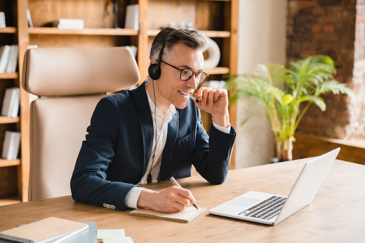 Vous avez le CV et le bagou idéaux pour ce poste, mais un micro de mauvaise qualité ? Alors ce job ne sera peut-être pas pour vous - Inside Creative House