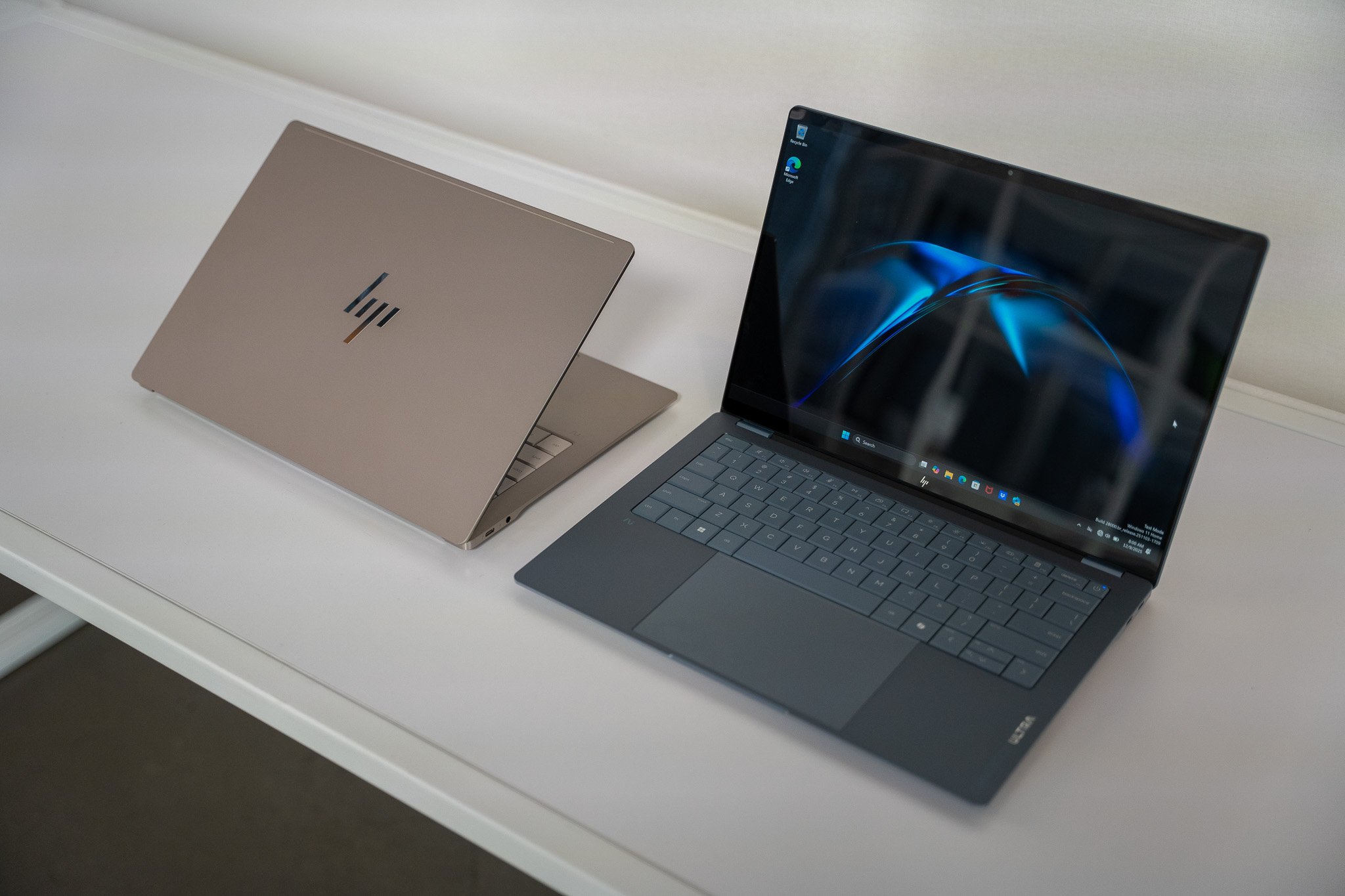 L'Omnibook Ultra 14 dans ses deux coloris. © Nathan Le Gohlisse pour Clubic