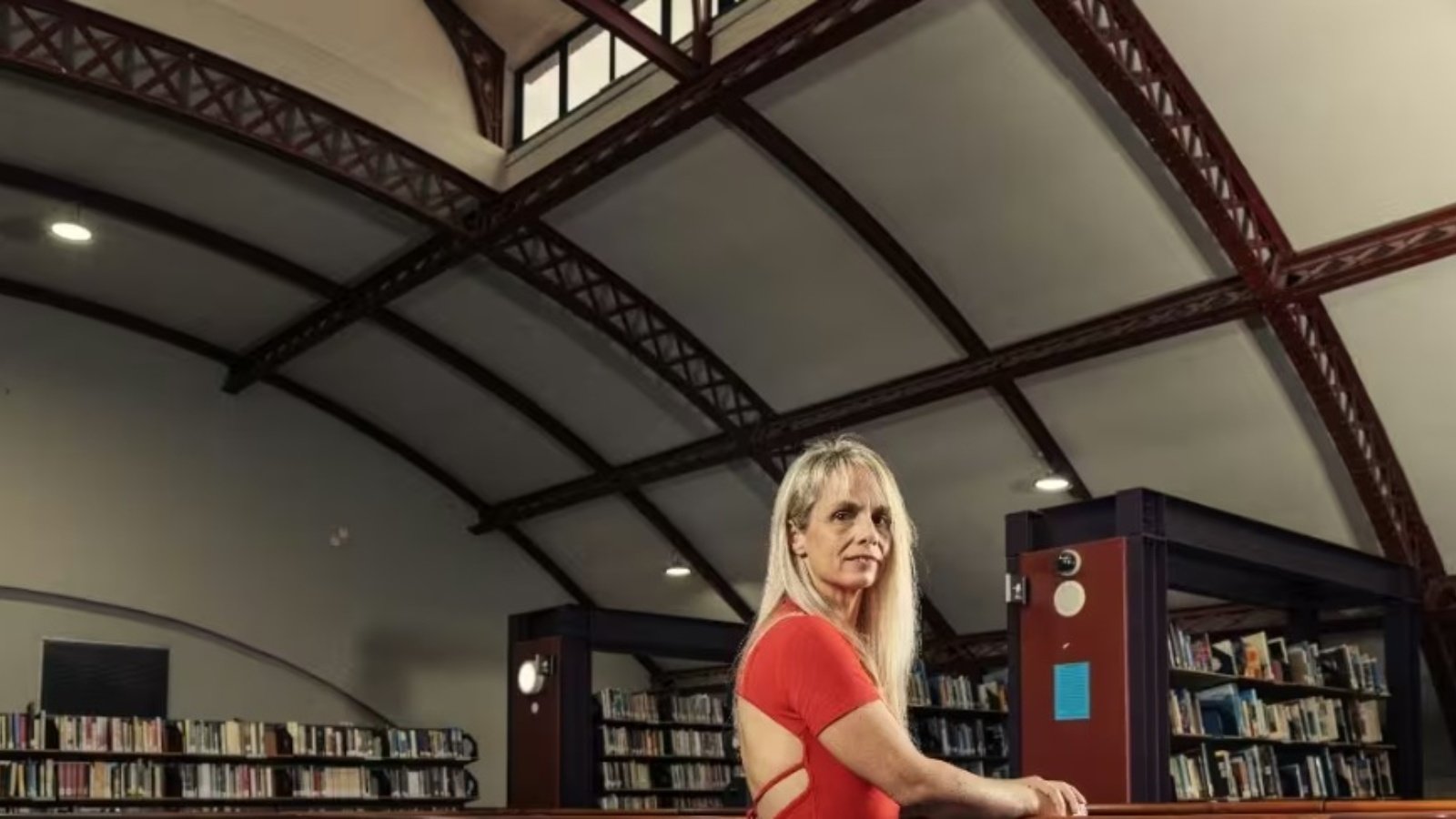 Coral Hart avait passé quatorze ans dans l’édition et écrit plusieurs dizaines de livres sans IA avant de changer de méthode. Chaque roman commence chez elle par un travail humain - Capture d'écran ©FranceInfo / Mélina LOUPIA pour Clubic