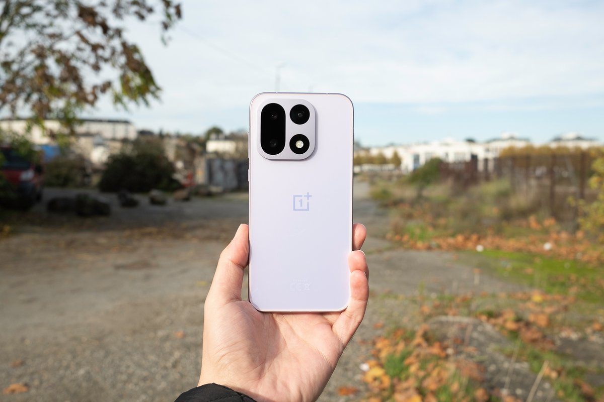 Le OnePlus 15, sorti il y a tout juste quelques semaines ©Pierre Crochart pour Clubic