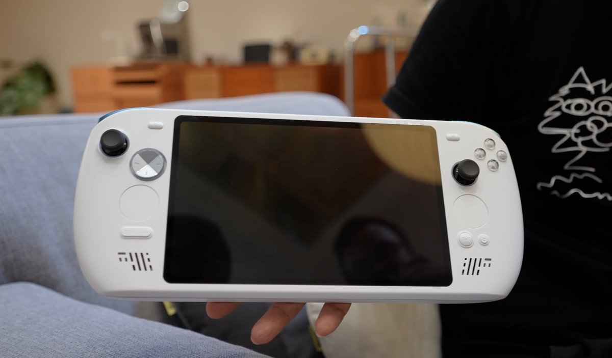 Une AYANEO NEXT II maintenant bien plus proche de l'AYANEO KUN. ©AYANEO