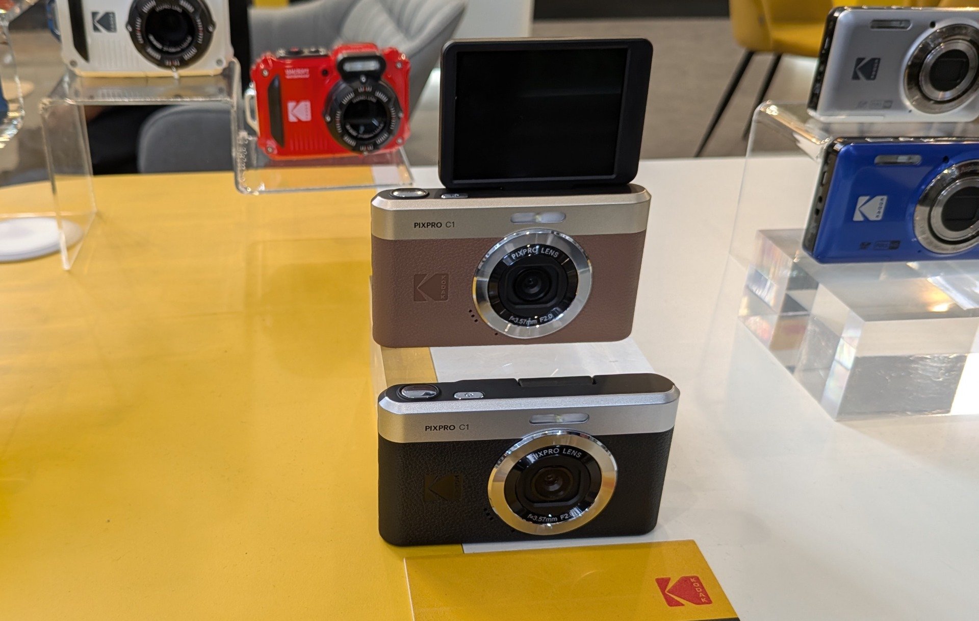 Le nouveau compact Kodak C1 et son écran LDC de 2,8 pouces. ©Nicolas Guyot pour Clubic