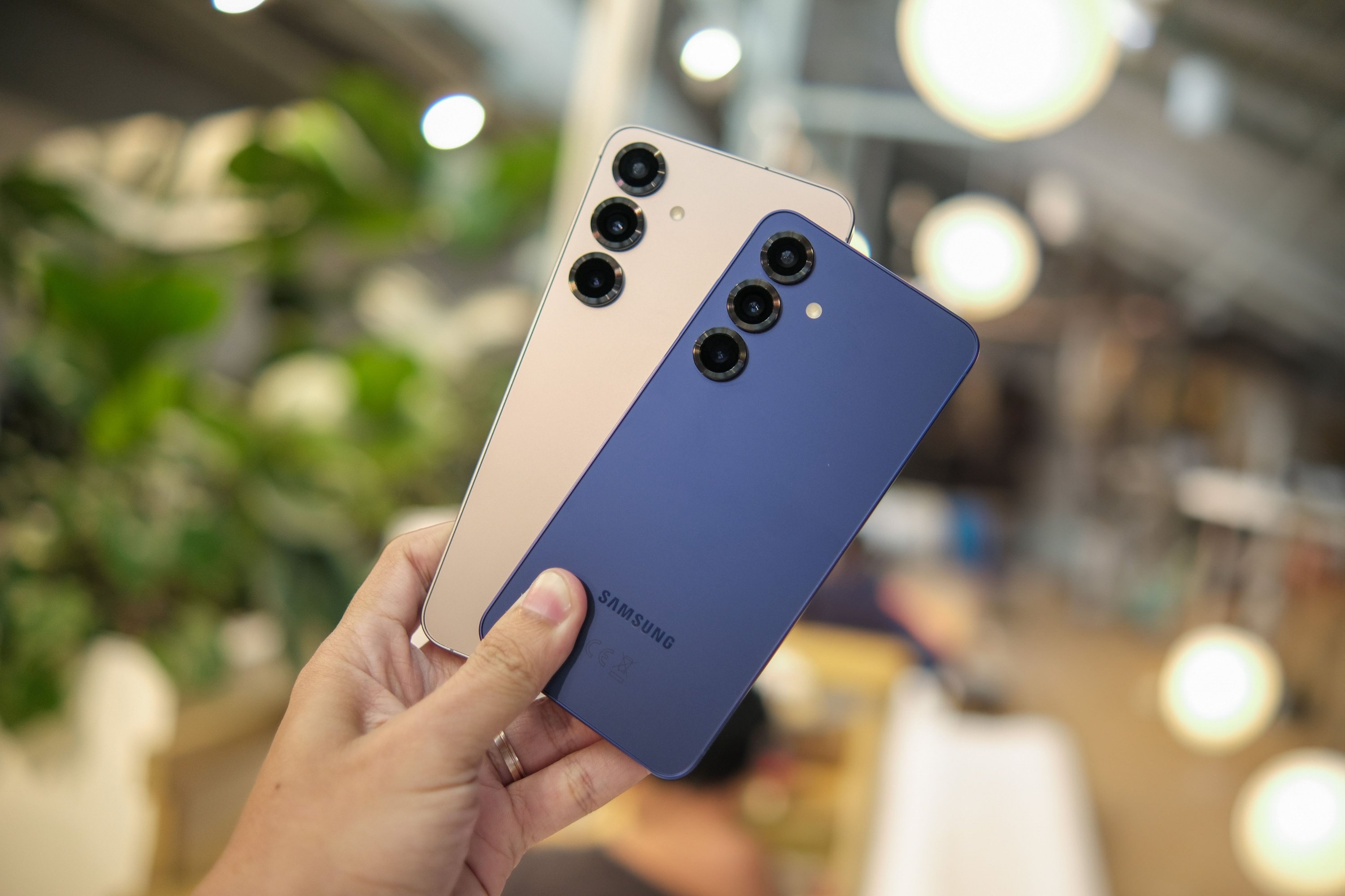 Les Galaxy S25 de Samsung bénéficient de 7 ans de mises à jour. ©Framesira / Shutterstock.com