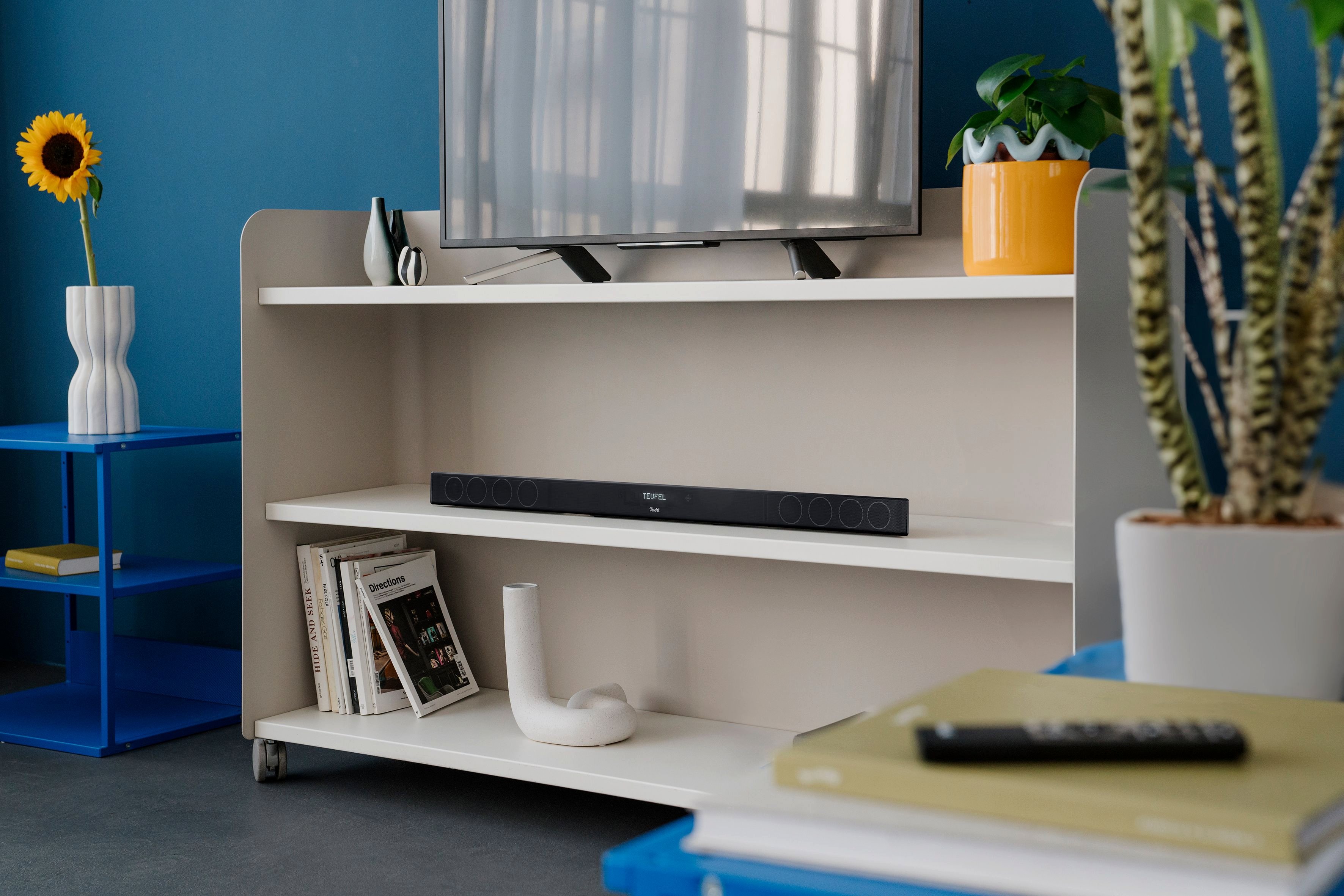 La nouvelle CINERBAR 11 passera presque inaperçue dans votre salon. © Teufel