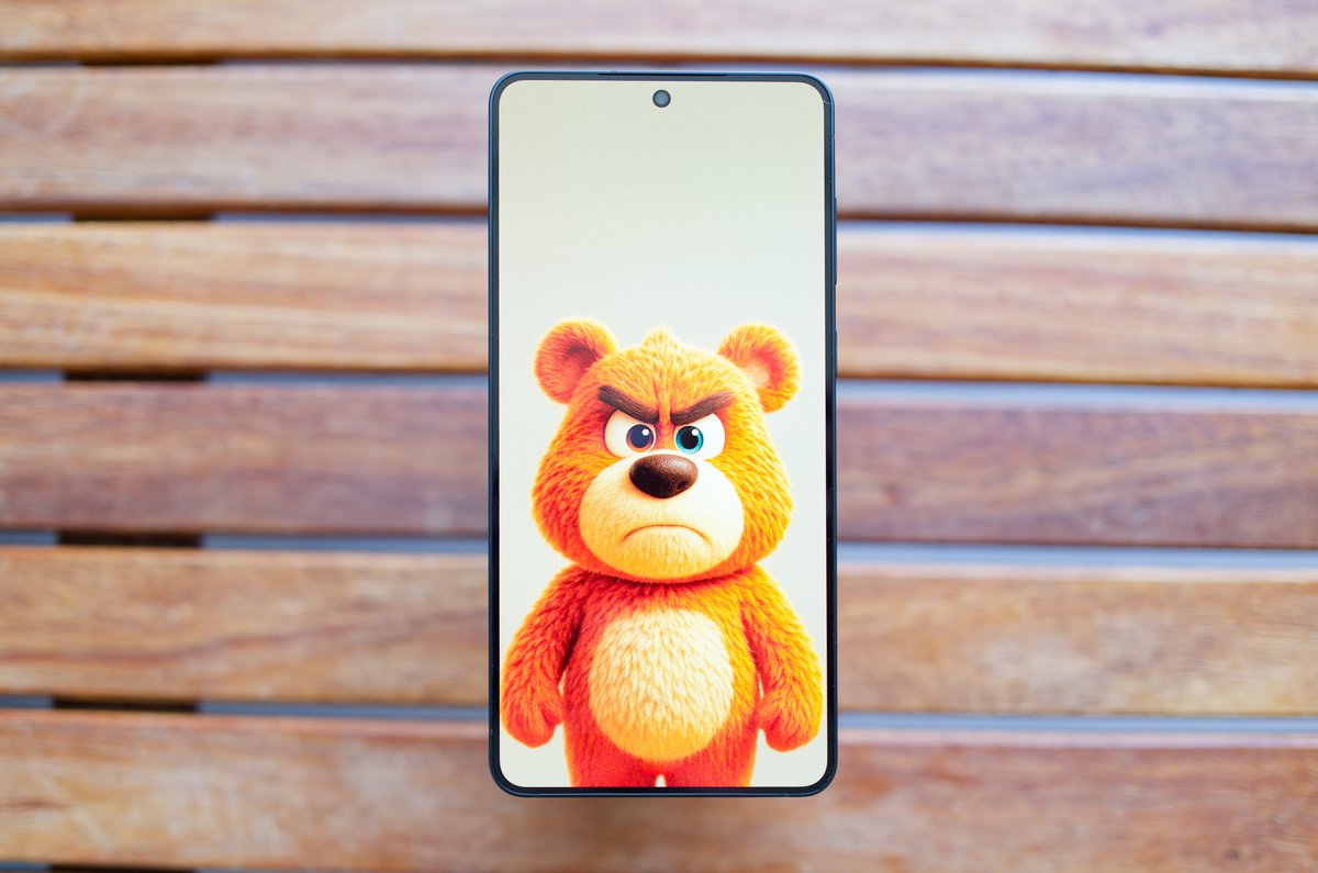 Le smartphone Samsung Galaxy S25 Edge. ©Marc Mitrani pour Clubic
