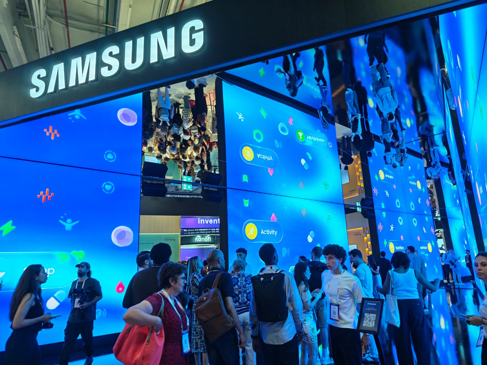 Si vous passez à VivaTech cette année, vous ne pourrez pas rater l'immense stand Samsung au premier étage du hall 7. ©Nicolas Guyot pour Clubic