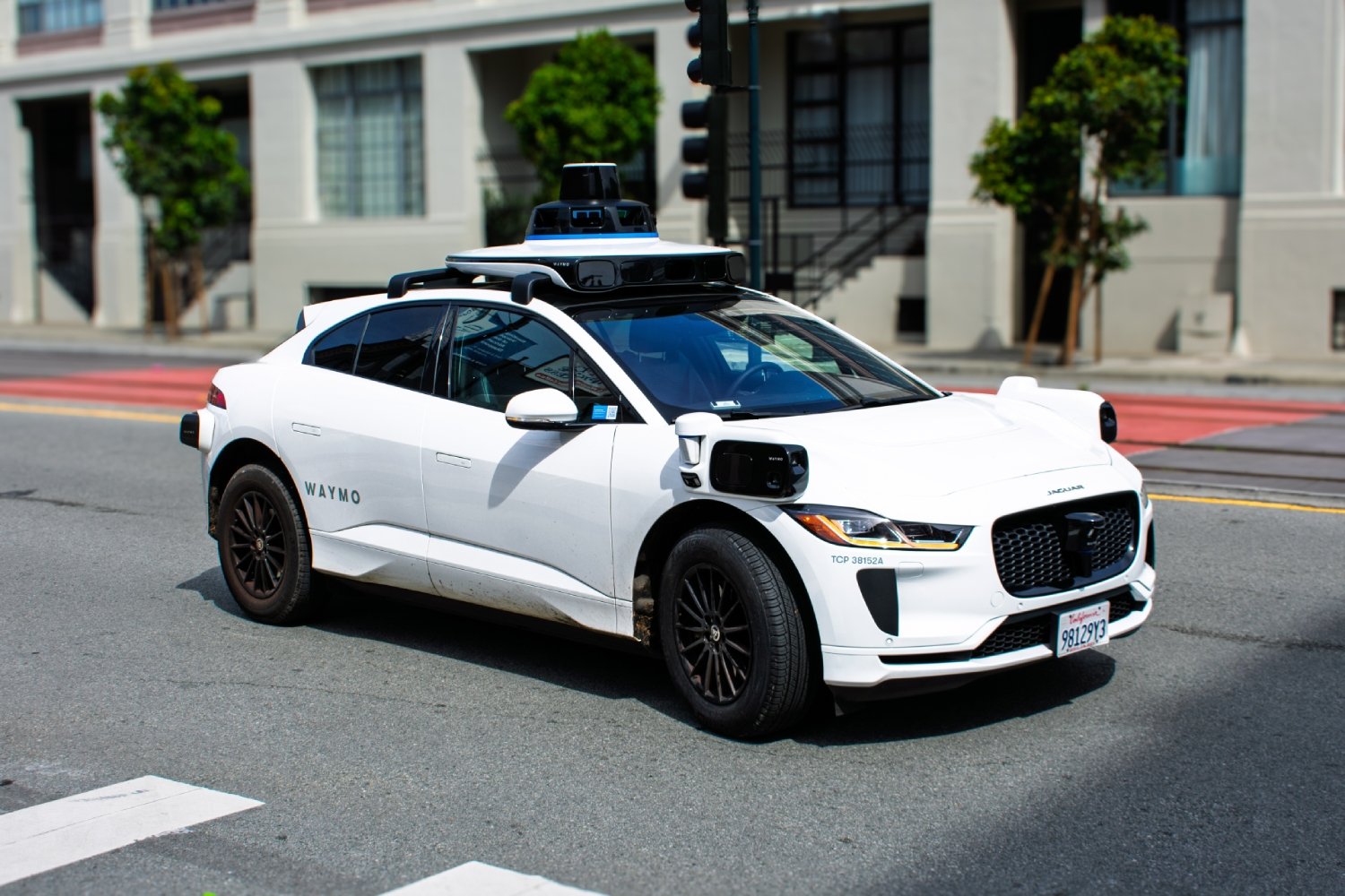 Un véhicule autonome de Waymo en Californie. ©Michael Vi / Shutterstock