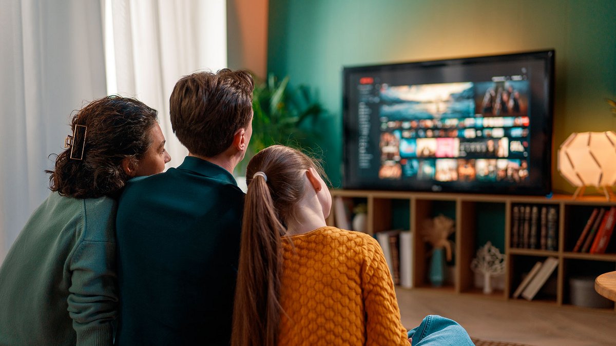 B&You Pure Fibre cible les foyers adeptes du streaming, en supprimant le décodeur TV pour miser sur l’essentiel : une connexion internet performante. ©Shutterstock