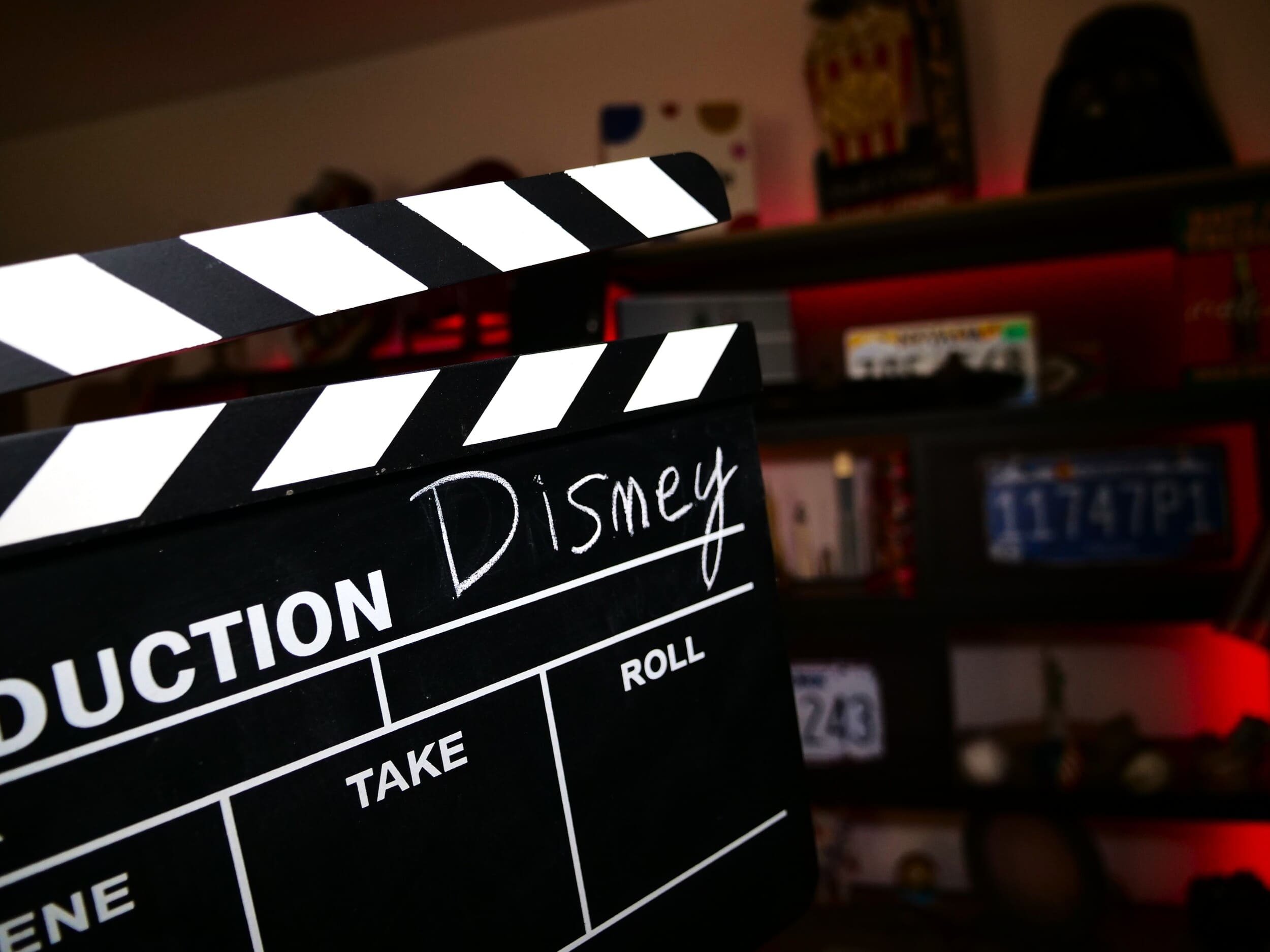 Ceux qui ont tenu le site de streaming illégal Full Stream doivent verser des millions d'euros à Disney, à la SACEM et à Warner Bros. © Alexandre Boero / Clubic