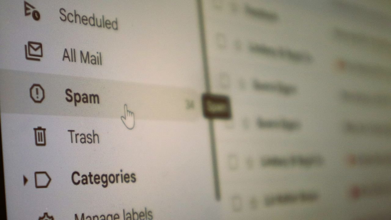 La boîte de réception à onglets de Gmail a répondu aux abonnés absents ce week-end - ©Leona Octavii / Shutterstock