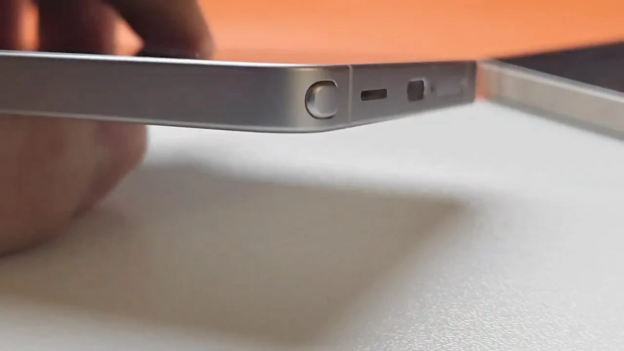 Ranger votre stylet à l'envers se verrait très nettement. ©Sahil Karoul